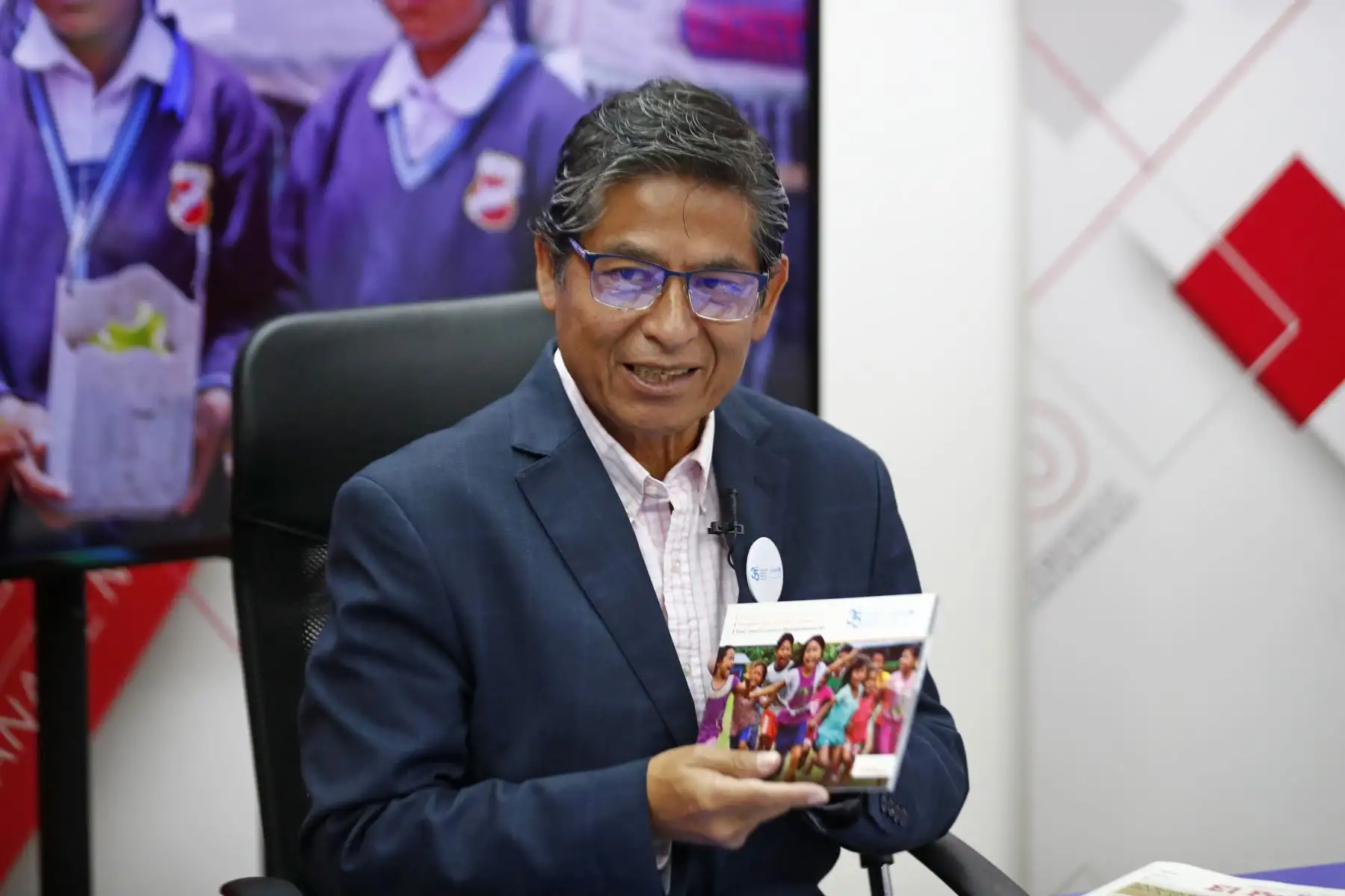 Durante una entrevista en Andina Canal Online, se anunció la publicación del libro sobre la Convención de los Derechos del Niño en idiomas castellano, quechua y shipibo, a cargo de Unicef y el Diario Oficial El Peruano. Foto: ANDINA/Daniel Bracamonte