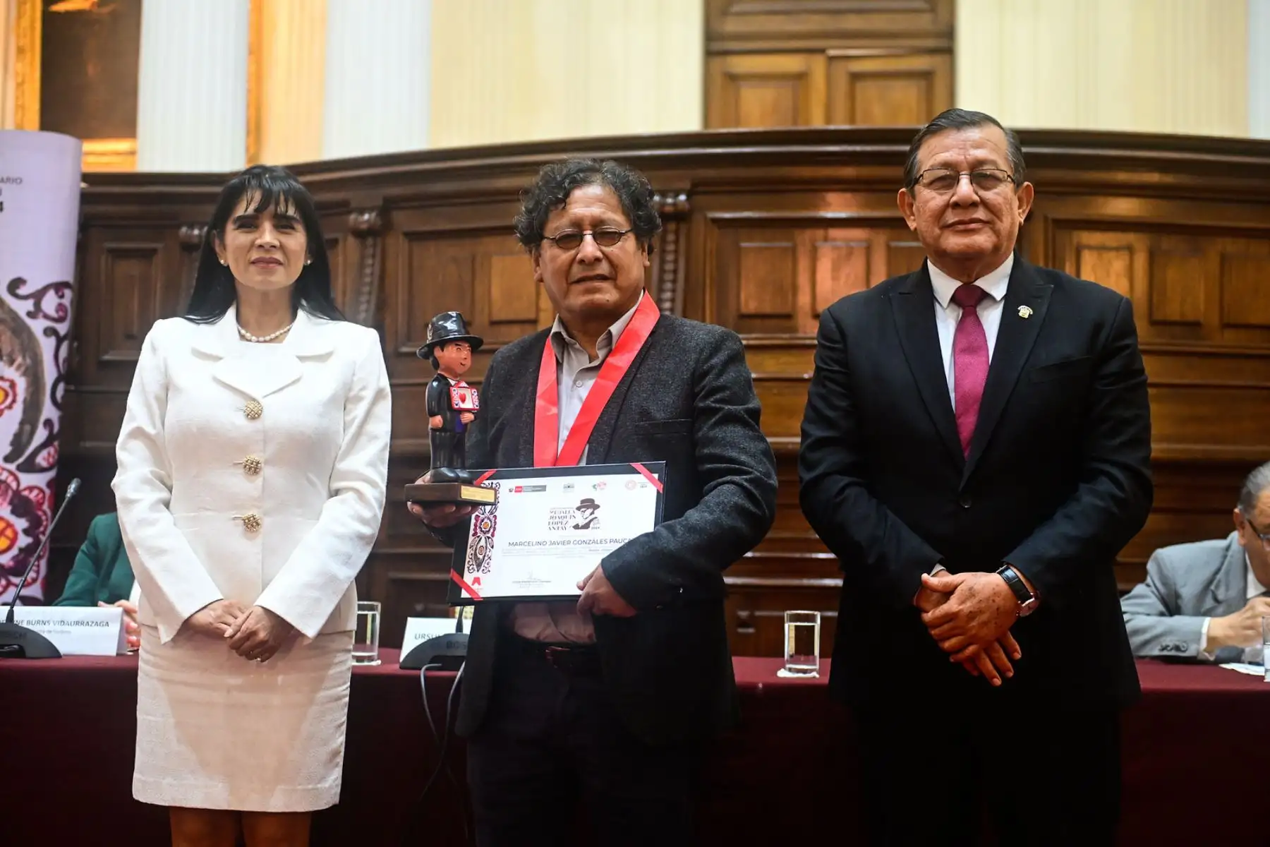 El Ministerio de Comercio Exterior y Turismo  anunció a los tres artesanos ganadores de la medalla “Joaquín López Antay – Edición 2024”, una de las condecoraciones más importantes que otorga el Estado peruano a los artesanos del país.
Foto: Mincetur