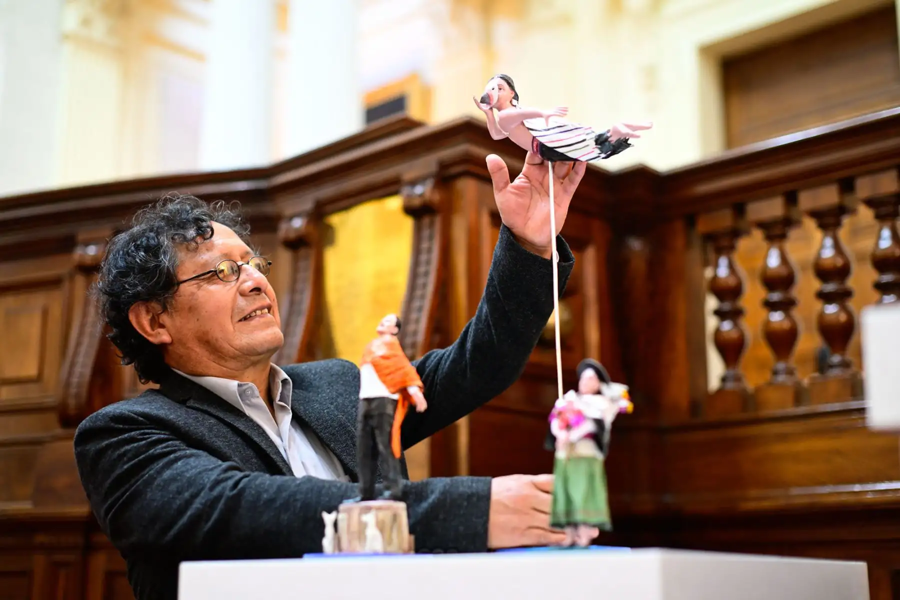 El Ministerio de Comercio Exterior y Turismo  anunció a los tres artesanos ganadores de la medalla “Joaquín López Antay – Edición 2024”, una de las condecoraciones más importantes que otorga el Estado peruano a los artesanos del país.
Foto: Mincetur