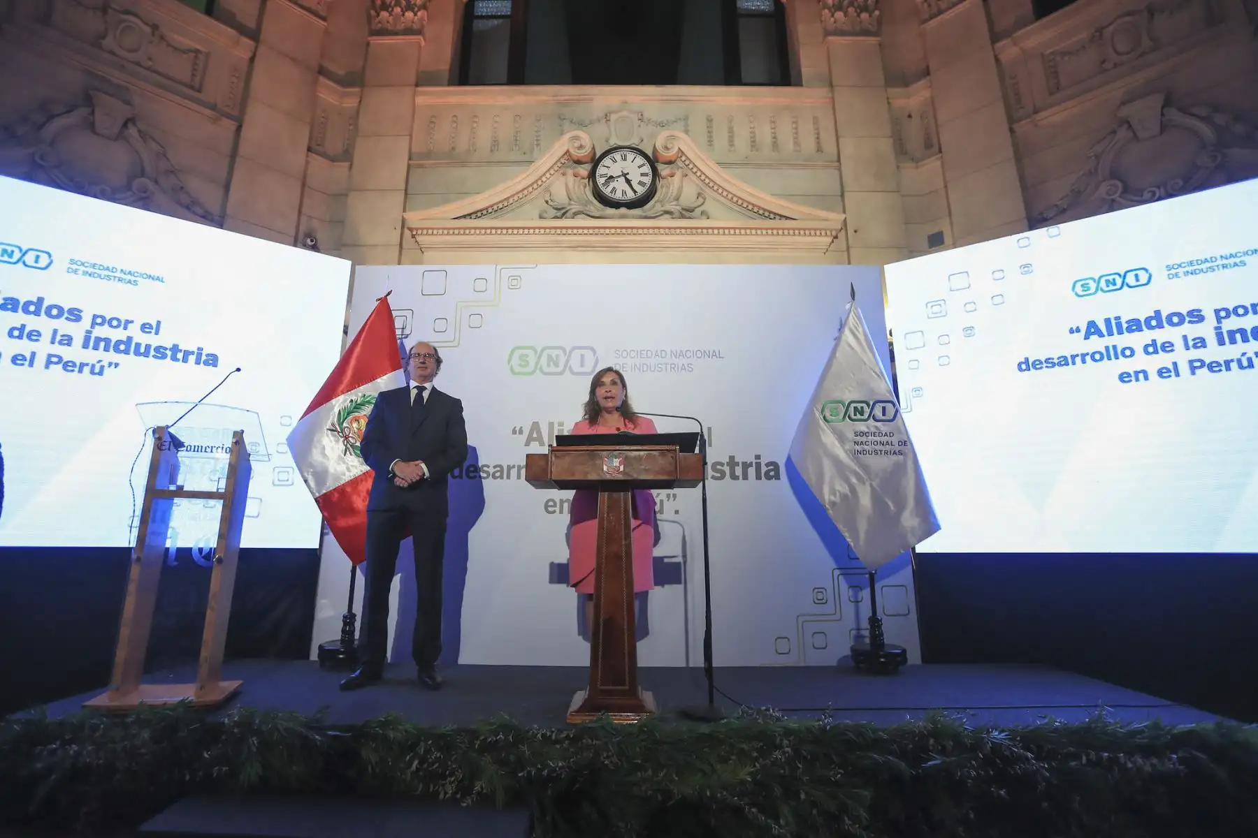 La presidenta de la república, Dina Ercilia Boluarte Zegarra, participa en el reconocimiento "Aliados por el desarrollo de la industria peruana", organizado por la Sociedad Nacional de Industrias.
Foto: ANDINA/Prensa Presidencia