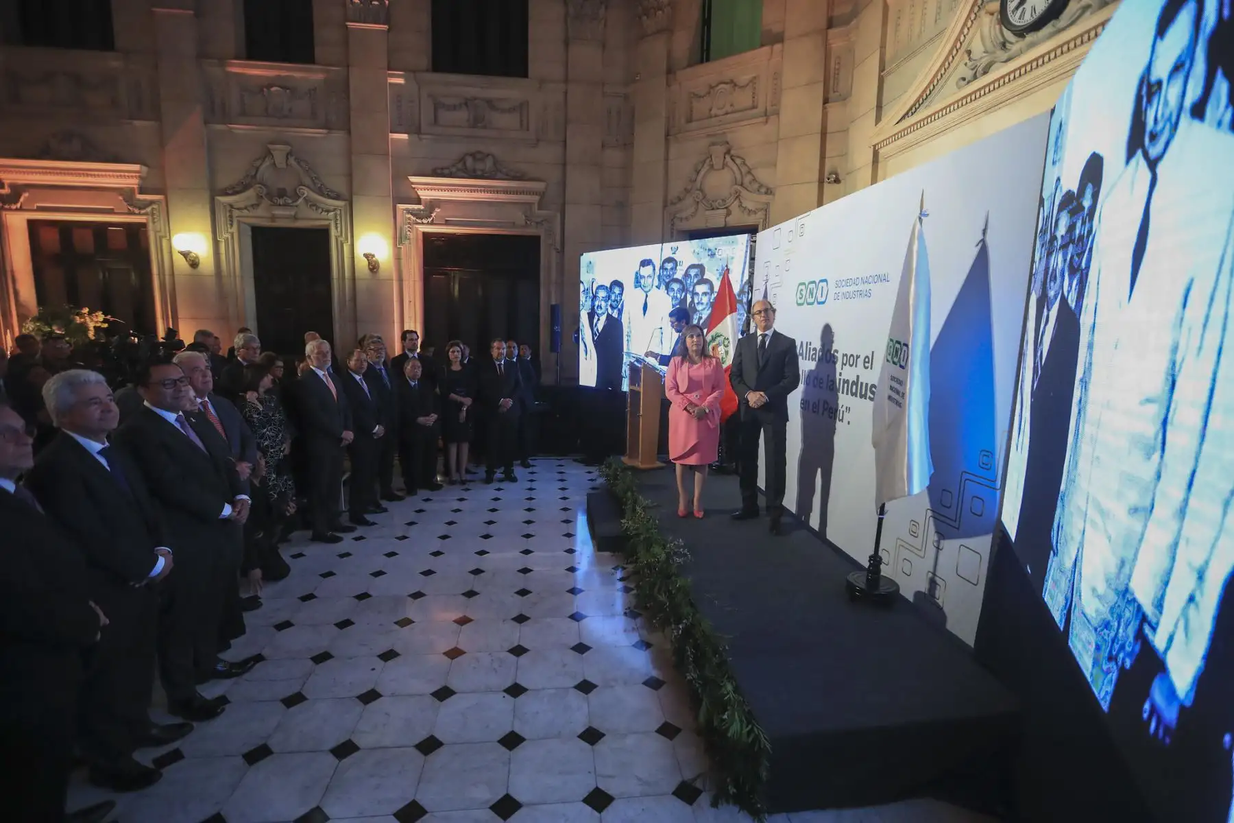La presidenta de la república, Dina Ercilia Boluarte Zegarra, participa en el reconocimiento "Aliados por el desarrollo de la industria peruana", organizado por la Sociedad Nacional de Industrias.
Foto: ANDINA/Prensa Presidencia