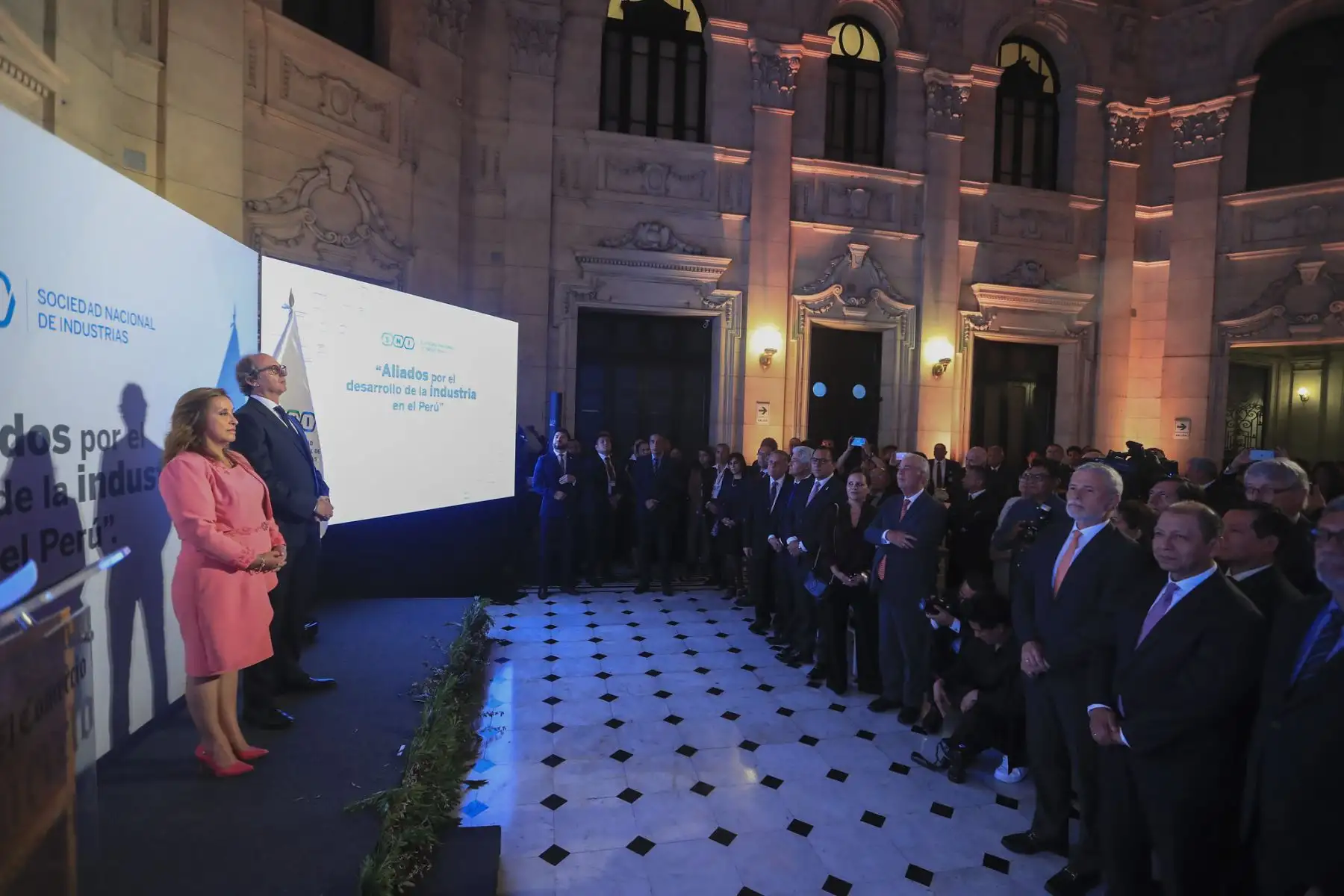 La presidenta de la república, Dina Ercilia Boluarte Zegarra, participa en el reconocimiento "Aliados por el desarrollo de la industria peruana", organizado por la Sociedad Nacional de Industrias.
Foto: ANDINA/Prensa Presidencia