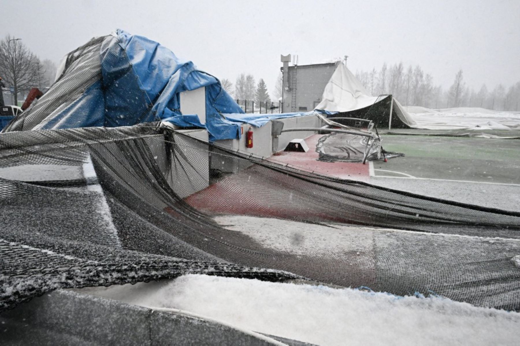 Hasta 80.000 hogares en Finlandia se quedaron sin electricidad. Foto: AFP