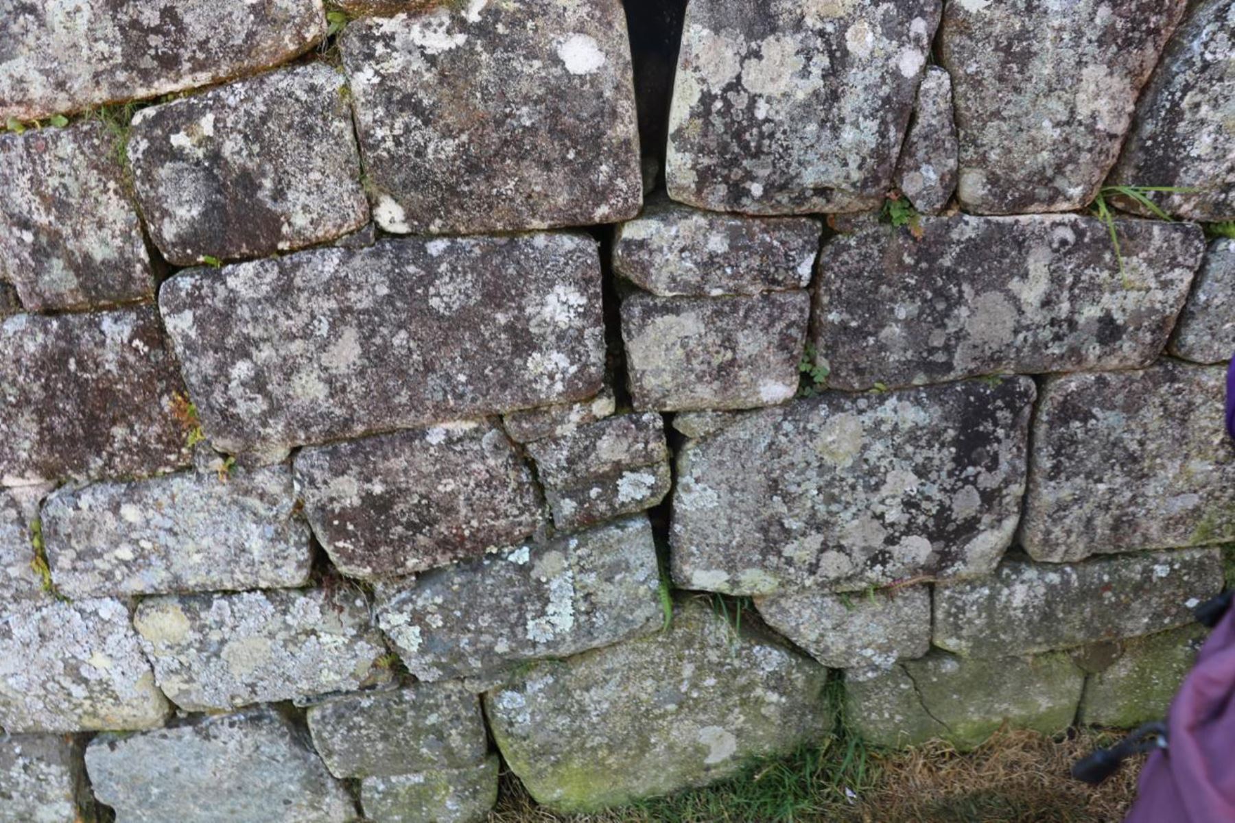 Se han identificado más de 3,000 fisuras en monumentos incas y coloniales del Cusco, producto de sismos asociados a fallas geológicas activas. Fotos: Cortesía Andy Combey/Carlos Benavente