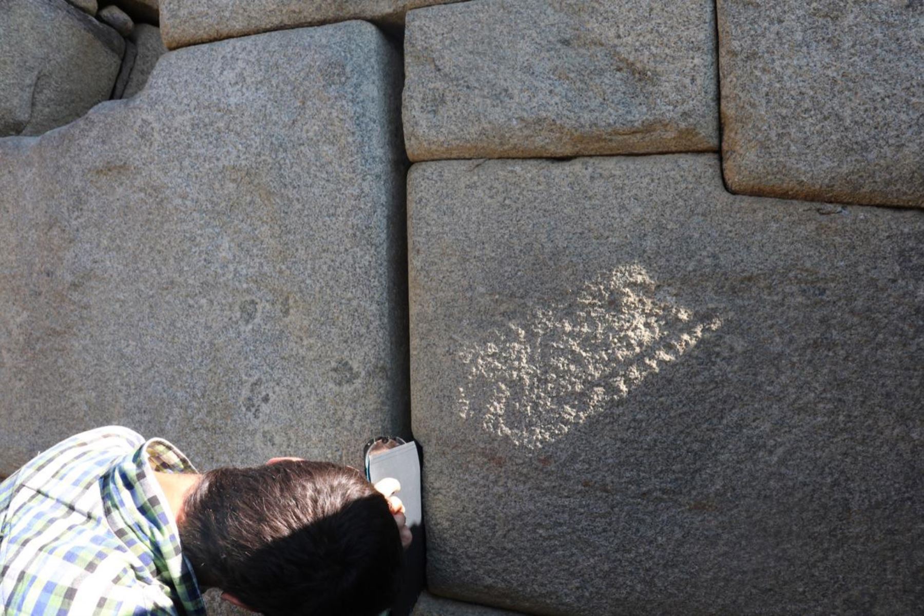 Se han identificado más de 3,000 fisuras en monumentos incas y coloniales del Cusco, producto de sismos asociados a fallas geológicas activas. Fotos: Cortesía Andy Combey/Carlos Benavente