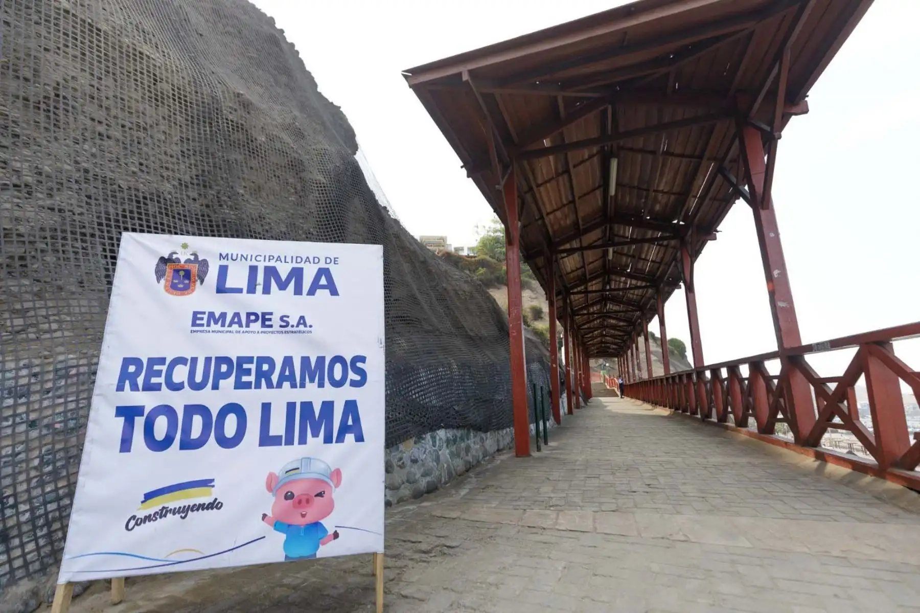 Igualmente, se inició con la construcción de un tercer carril en la bajada Balta, a fin de agilizar el flujo vehicular hacia Miraflores, reduciendo el tiempo de viaje de 25 a 10 minutos. Foto: ANDINA/Difusión