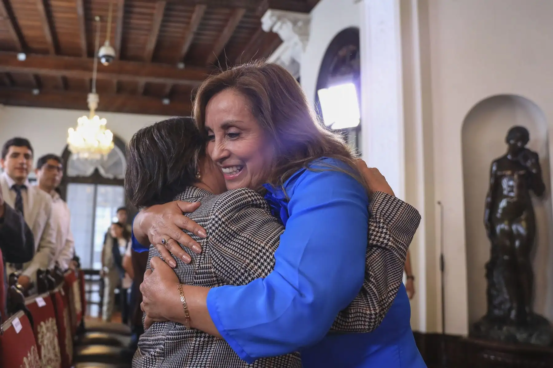 La señora Presidenta de la República participará de la Promulgación de la Ley que autoriza el nombramiento de los docentes contratados en las Universidades públicas, para la categoría de Profesor Auxiliar y Profesor Asociado; el cual busca asegurar la estabilidad laboral del docente, la mejora de la calidad educativa y el fortalecimiento de la Educación Superior Pública en el Perú. Foto: ANDINA/Prensa Presidencia