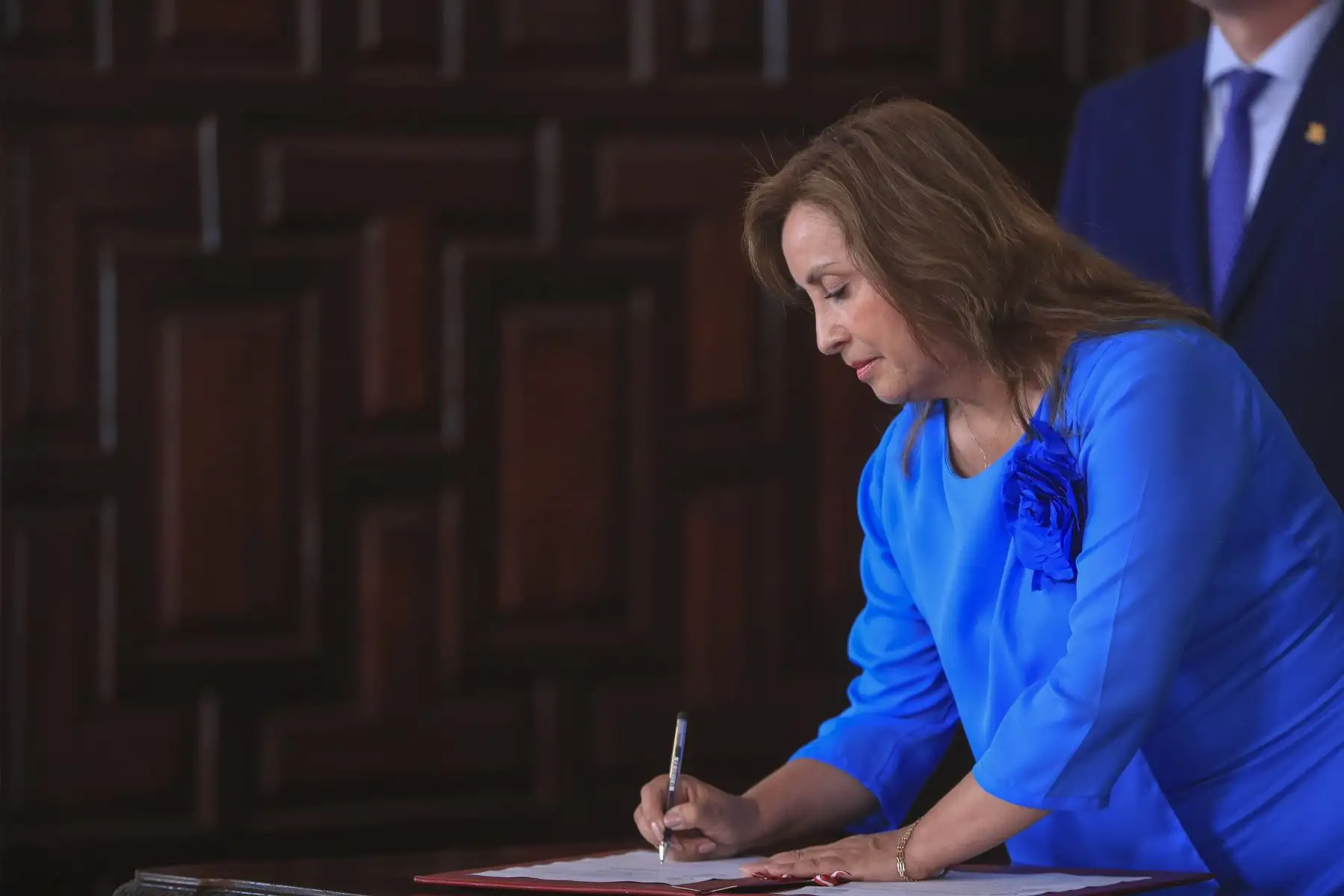 La señora Presidenta de la República participará de la Promulgación de la Ley que autoriza el nombramiento de los docentes contratados en las Universidades públicas, para la categoría de Profesor Auxiliar y Profesor Asociado; el cual busca asegurar la estabilidad laboral del docente, la mejora de la calidad educativa y el fortalecimiento de la Educación Superior Pública en el Perú. Foto: ANDINA/Prensa Presidencia
