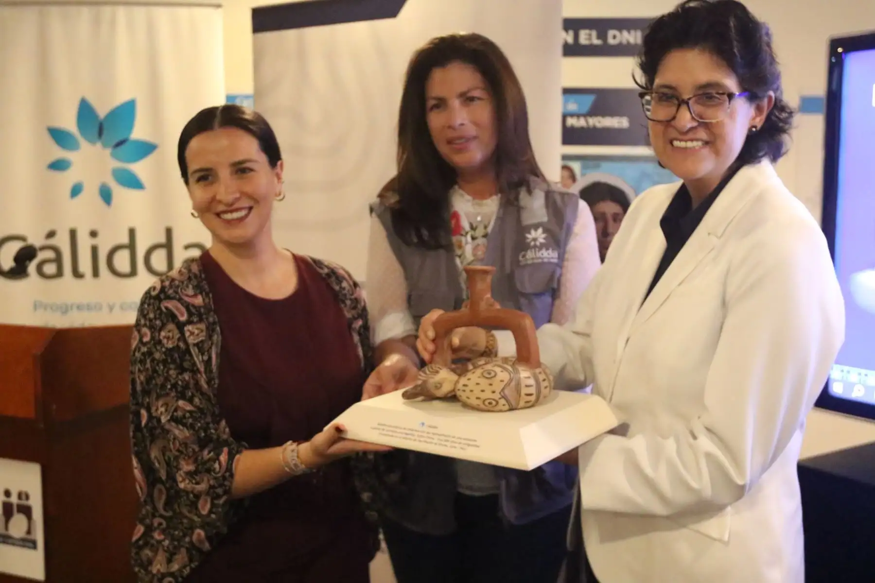 La exposición, además de ser interactiva posee un importante componente inclusivo, al contar con réplicas impresas en 3D las cuales permitirán ser manipuladas por visitantes y público con discapacidad visual, del mismo modo, se contará con un tótem digital que permitirá a los visitantes explorar la página web del Gran Museo Cálidda en la que se podrá programar vistas inmersivas con lentes de RV que complementarán la muestra. FOTO:ANDINA/Hector Vinces.