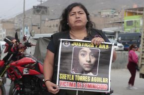 Magali Aguilar, presidenta y fundadora de la Asociación de Madres Luchando por Justicia. En pasacalle “Por el derecho a vivir sin miedo”. Foto: ANDINA/Vidal Tarqui