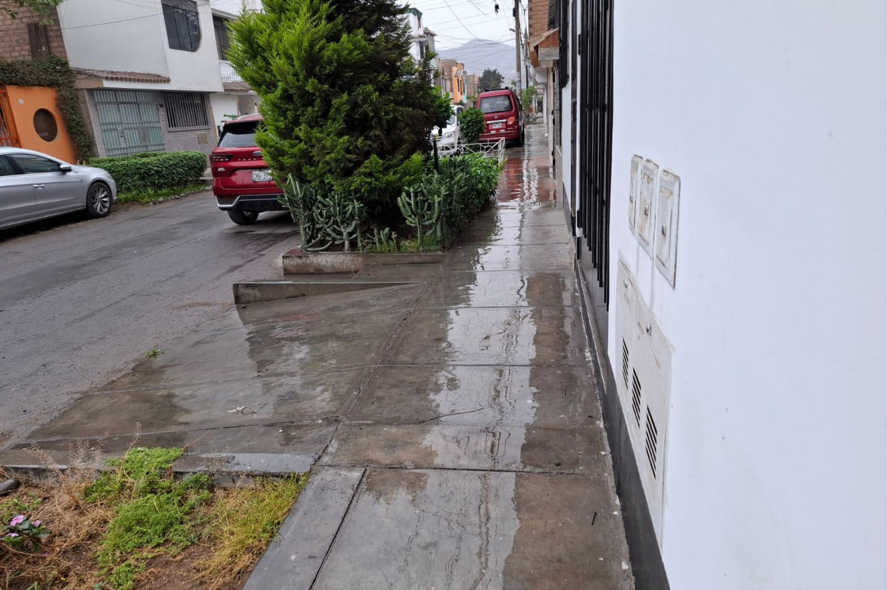 Lluvia que sorprendió a limeños es momentánea porque brillo solar aparecerá en próximas horas. Foto:ANDINA