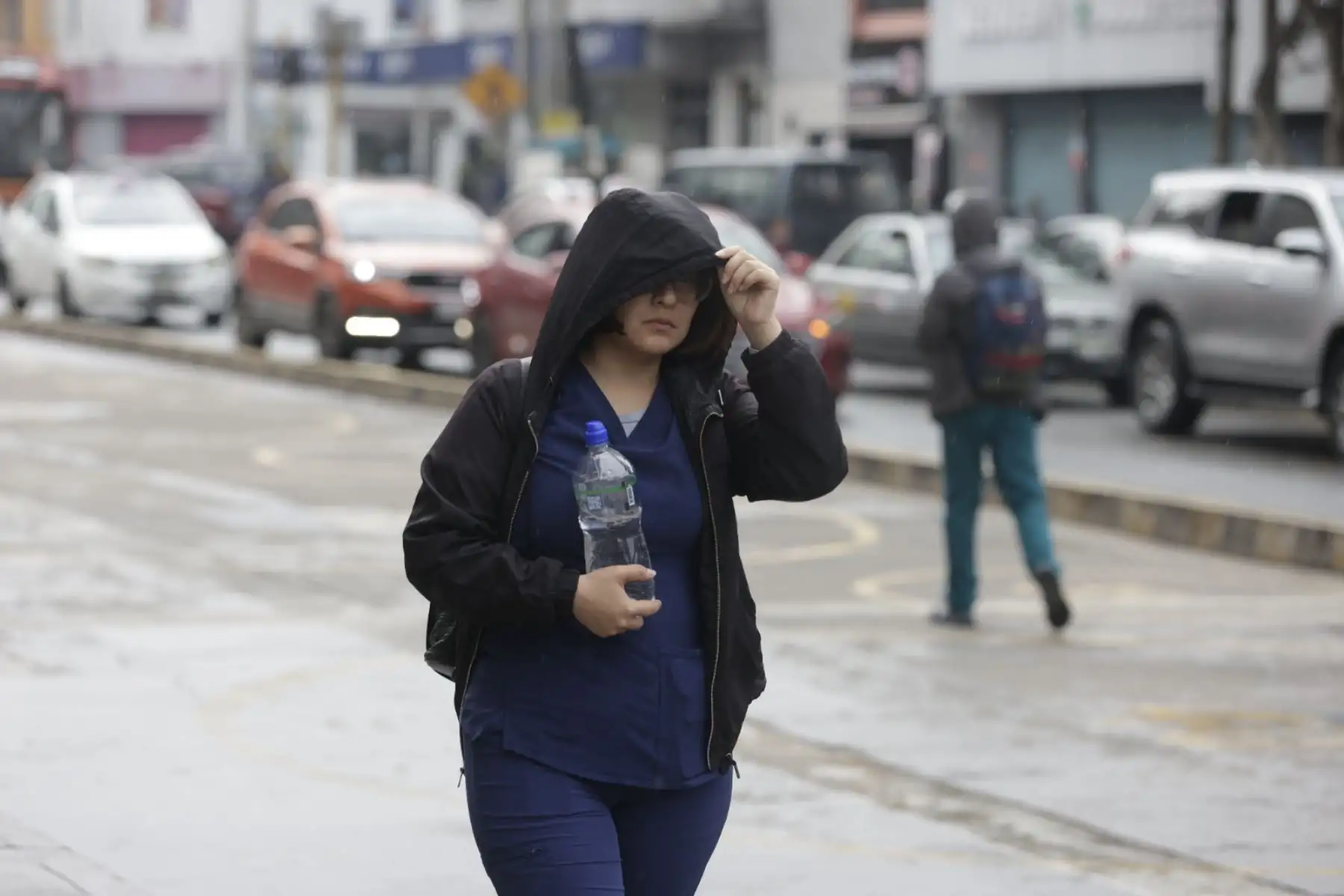 Lima amaneció hoy bajo un cielo completamente nublado y con una sorpresiva y momentánea lluvia en algunos distritos luego de continuos días del sol característico de la estación primavera. Foto: ANDINA/ Luis Iparraguirre