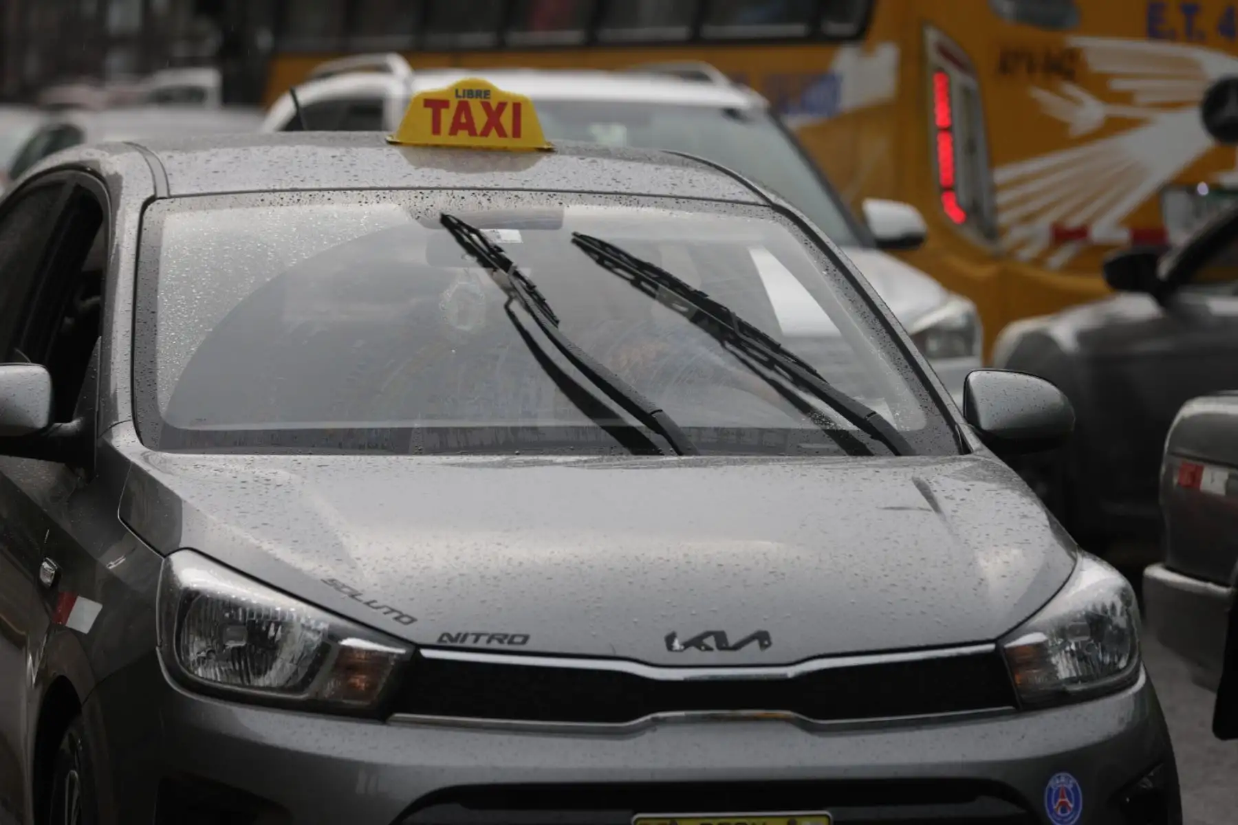 Lima amaneció hoy bajo un cielo completamente nublado y con una sorpresiva y momentánea lluvia en algunos distritos luego de continuos días del sol característico de la estación primavera. Foto: ANDINA/ Luis Iparraguirre
