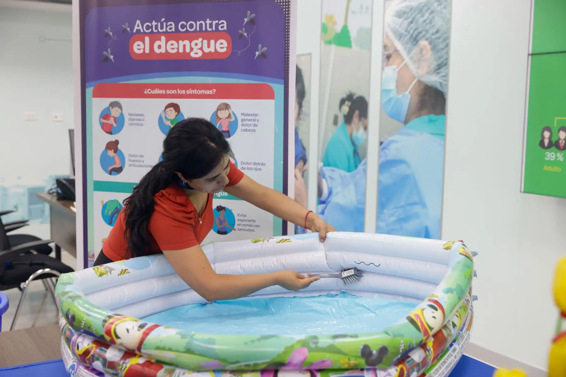 La presidenta ejecutiva de EsSalud, doctora María Elena Aguilar Del Águila, destacó que se están fortaleciendo las acciones de prevención y control, contra el dengue. Sin embargo, enfatizó la importancia de acudir a un establecimiento de salud ante los primeros síntomas.