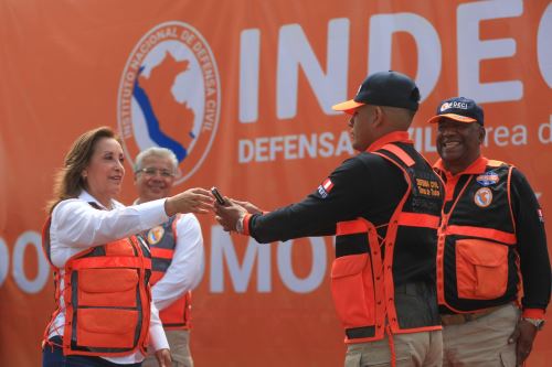 Presidenta  Dina Boluarte participa en entrega de bienes adquiridos por INDECI