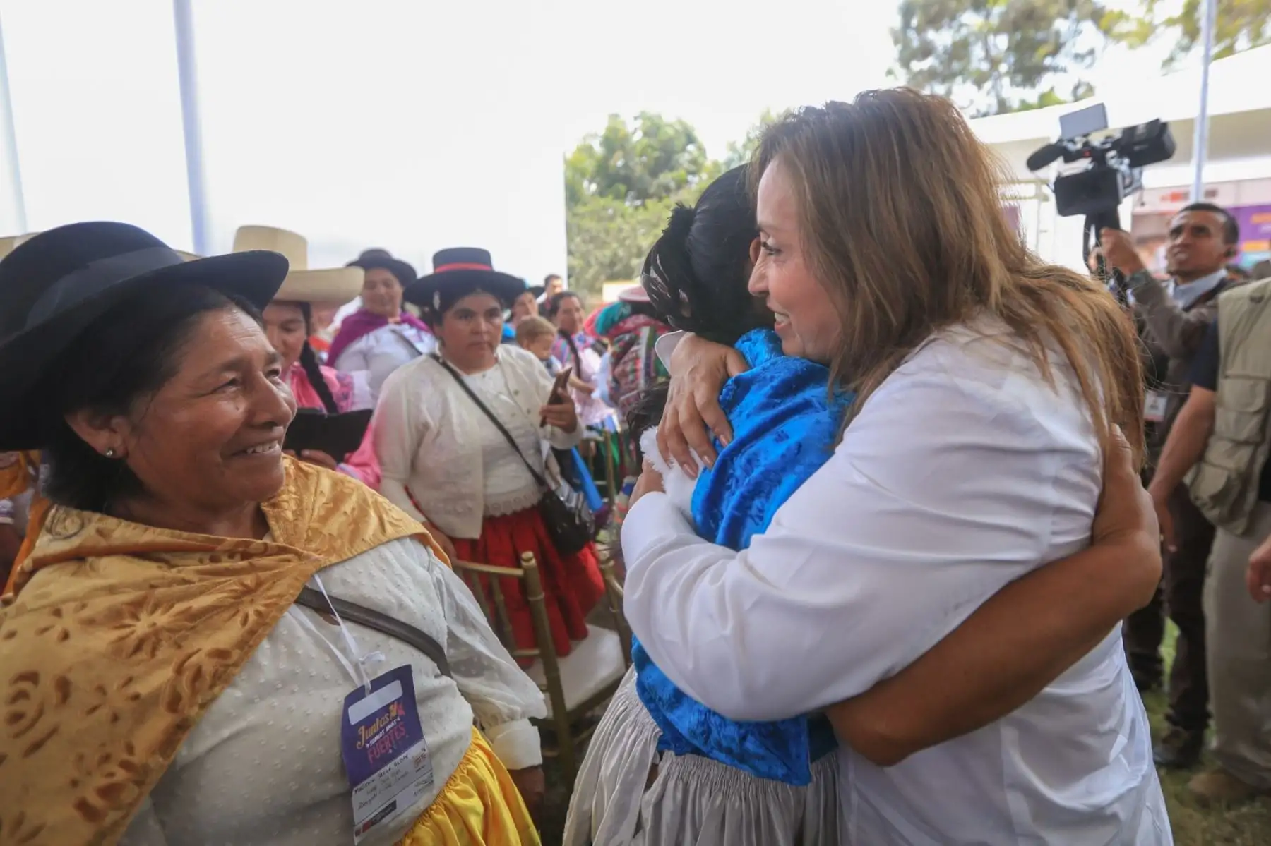 La señora presidenta de la república participó en la ceremonia de Entrega de la Subvención Económica a Organizaciones de Mujeres Agrarias, en el marco del proyecto de Estrategia de Emprendimiento de la Mujer Rural e Indígena - EEMRI 2024, a fin de impulsar iniciativas para el crecimiento agrario, beneficiando planes de negocio en varias regiones del país. ANDINA/Prensa Presidencia
