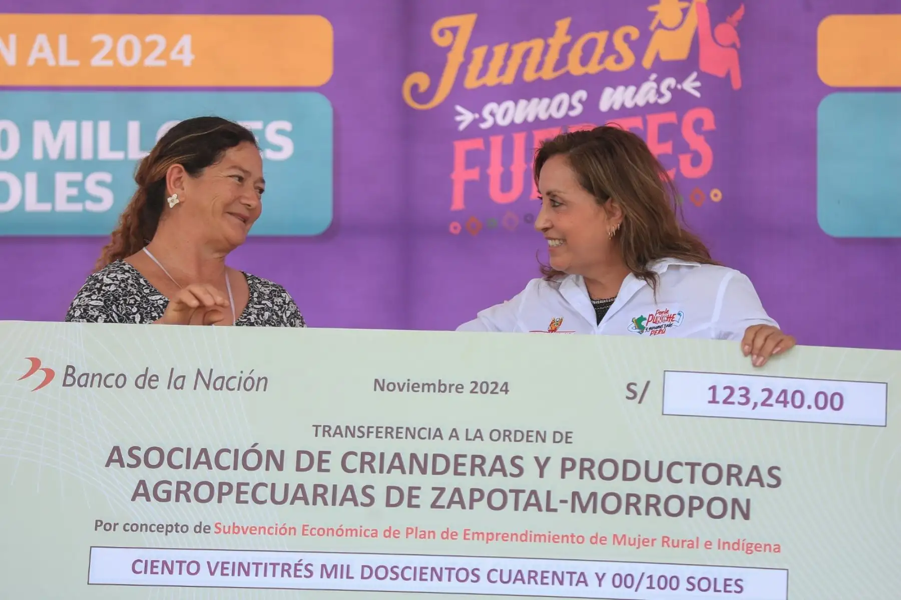 La señora presidenta de la república participó en la ceremonia de Entrega de la Subvención Económica a Organizaciones de Mujeres Agrarias, en el marco del proyecto de Estrategia de Emprendimiento de la Mujer Rural e Indígena - EEMRI 2024, a fin de impulsar iniciativas para el crecimiento agrario, beneficiando planes de negocio en varias regiones del país. ANDINA/Prensa Presidencia