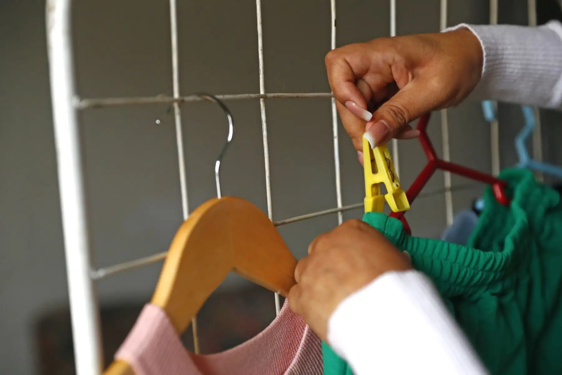 Hoy, a sus 50 años, está satisfecha de ver lo que ha crecido en estos dos años. Recuperó algo que aprendió de niña: hacerse cargo de su vida y emprender negocios, porque ser la novena hermana, de 10, la obligó a realizar pequeñas ventas para costear sus materiales de estudio y gastos del colegio. Foto: ANDINA/Daniel Bracamonte
