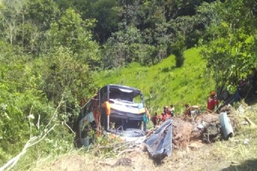 Accidente ha dejado hasta el momento al menos 7 muertos y más de 30 heridos.