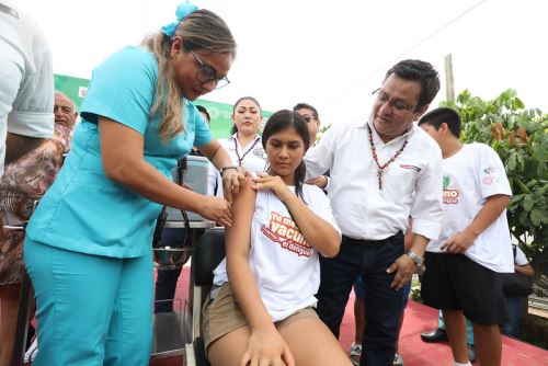 Minsa lanzó el plan piloto de vacunación contra el dengue desde el Centro de Salud Húsares del Perú de la región Ucayali