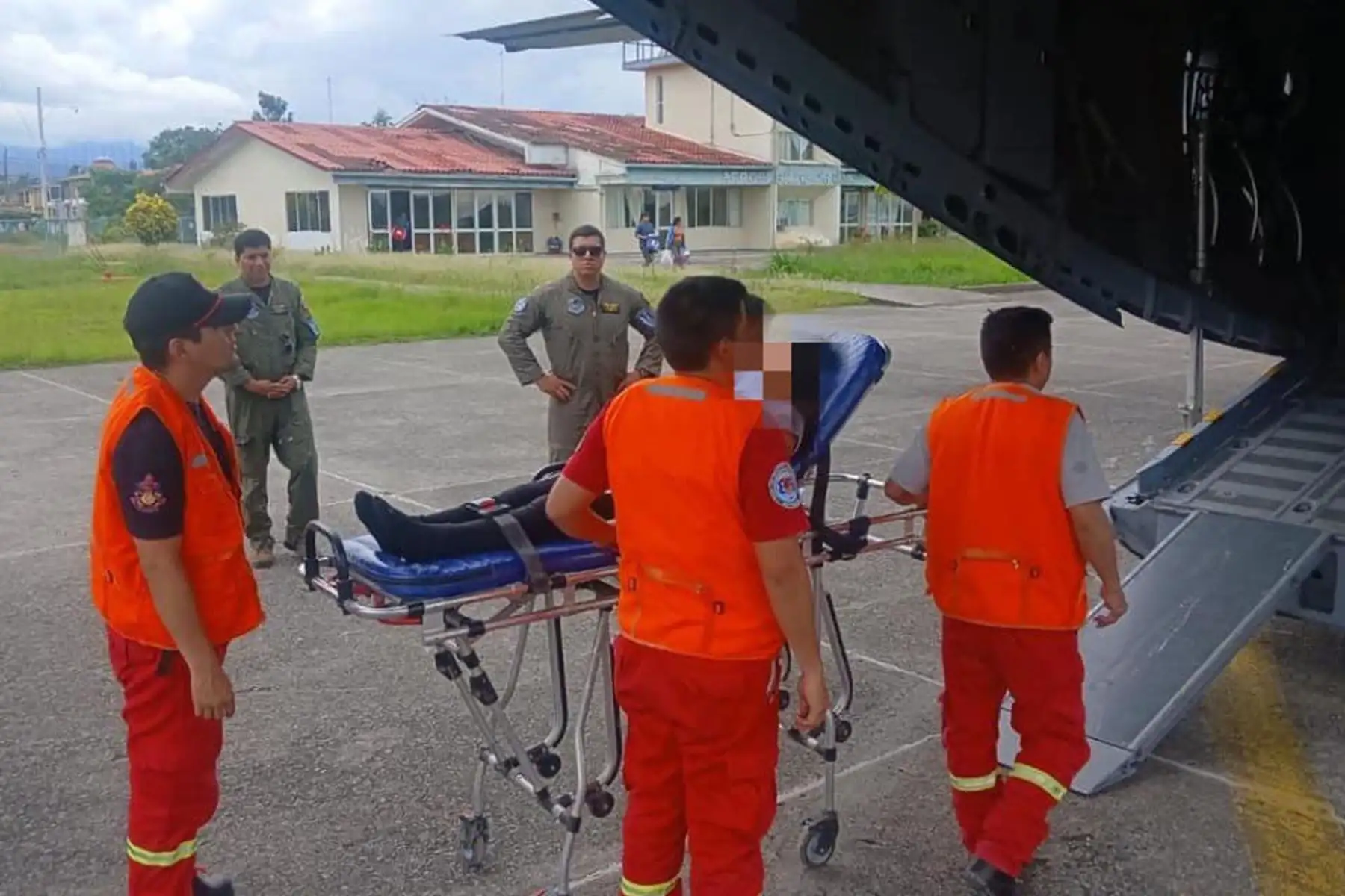 Fuerza Aérea desplegó vuelo humanitario para trasladar a estudiantes y familiares de accidente en Moyobamba.
Foto: Mindef