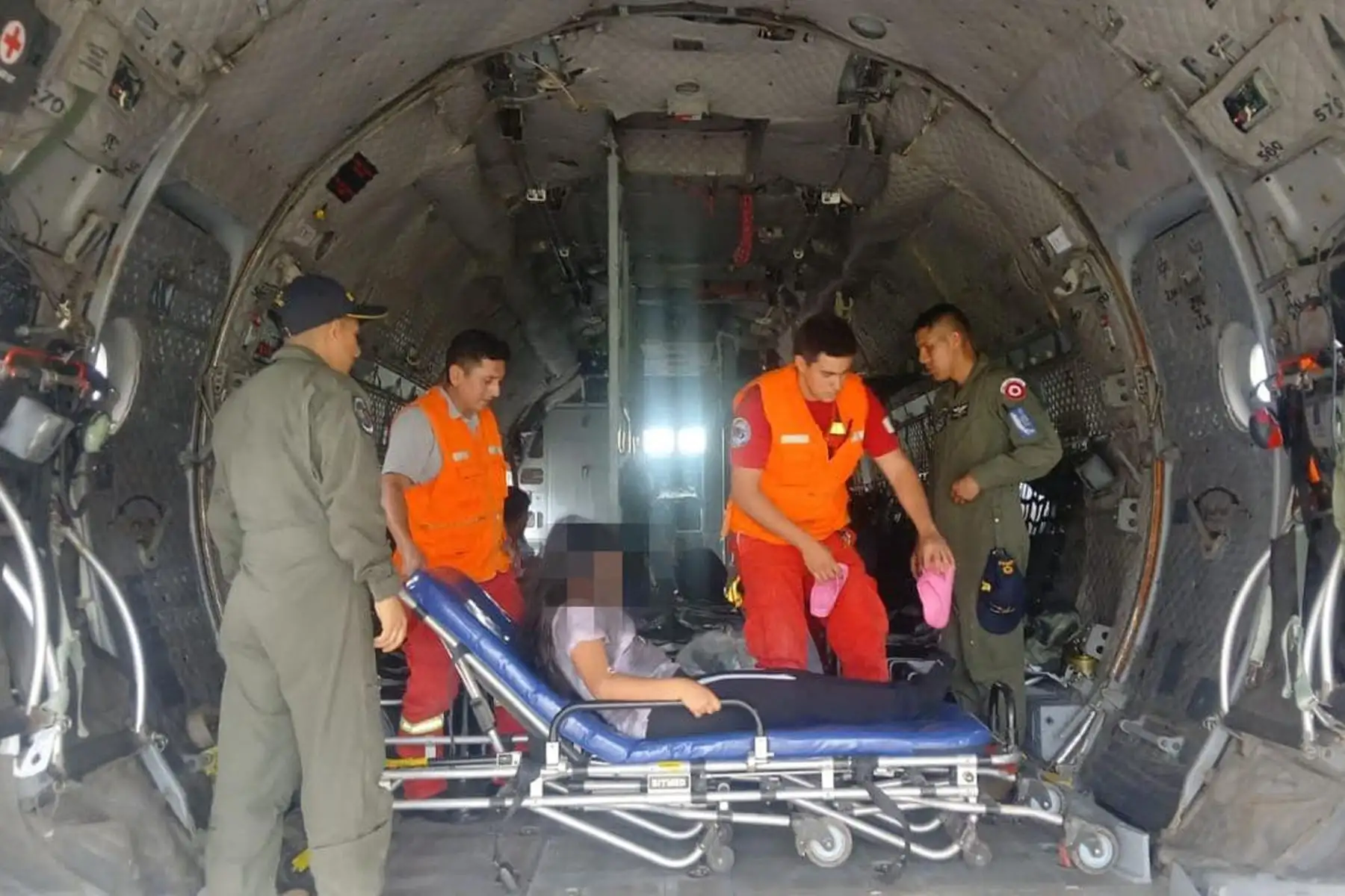 Fuerza Aérea desplegó vuelo humanitario para trasladar a estudiantes y familiares de accidente en Moyobamba.
Foto: Mindef