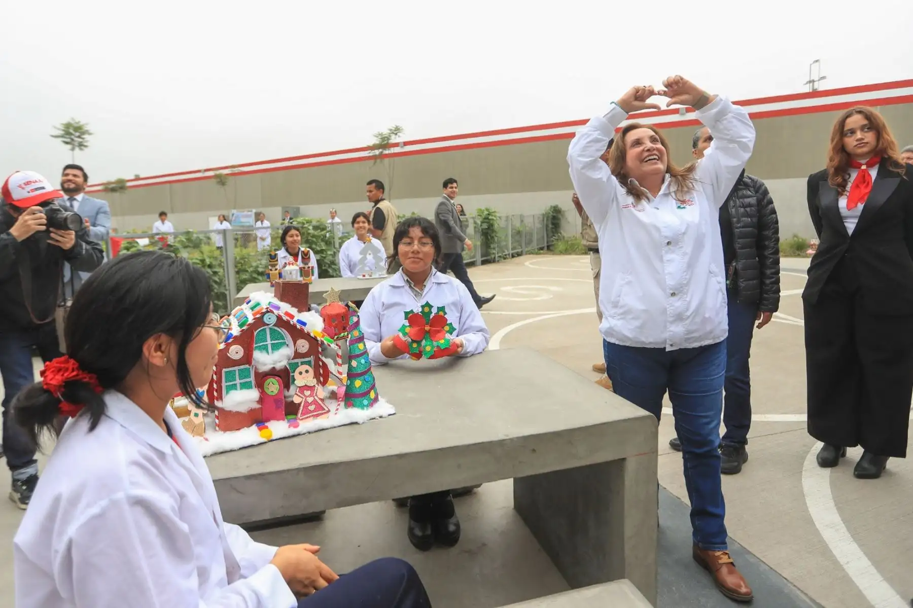 La presidenta de la República participó en la Ceremonia de Inauguración de la I.E. “Javier Heraud”, que beneficiará a más de 2,485 estudiantes del nivel secundario. Esta es la 19a Escuela Bicentenario a inaugurarse. Foto: ANDINA/ Prensa Presidencia