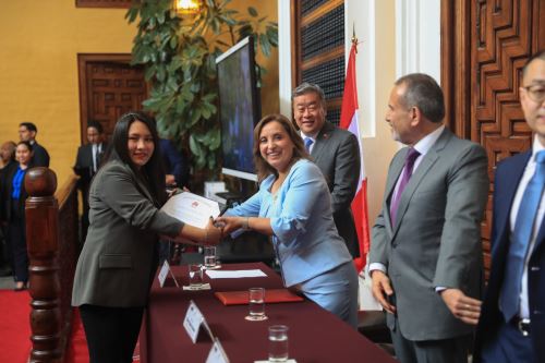 Presidenta Dina Ercilia Boluarte participa en la ceremonia de presentación del programa “Cultiva Talento Digital”