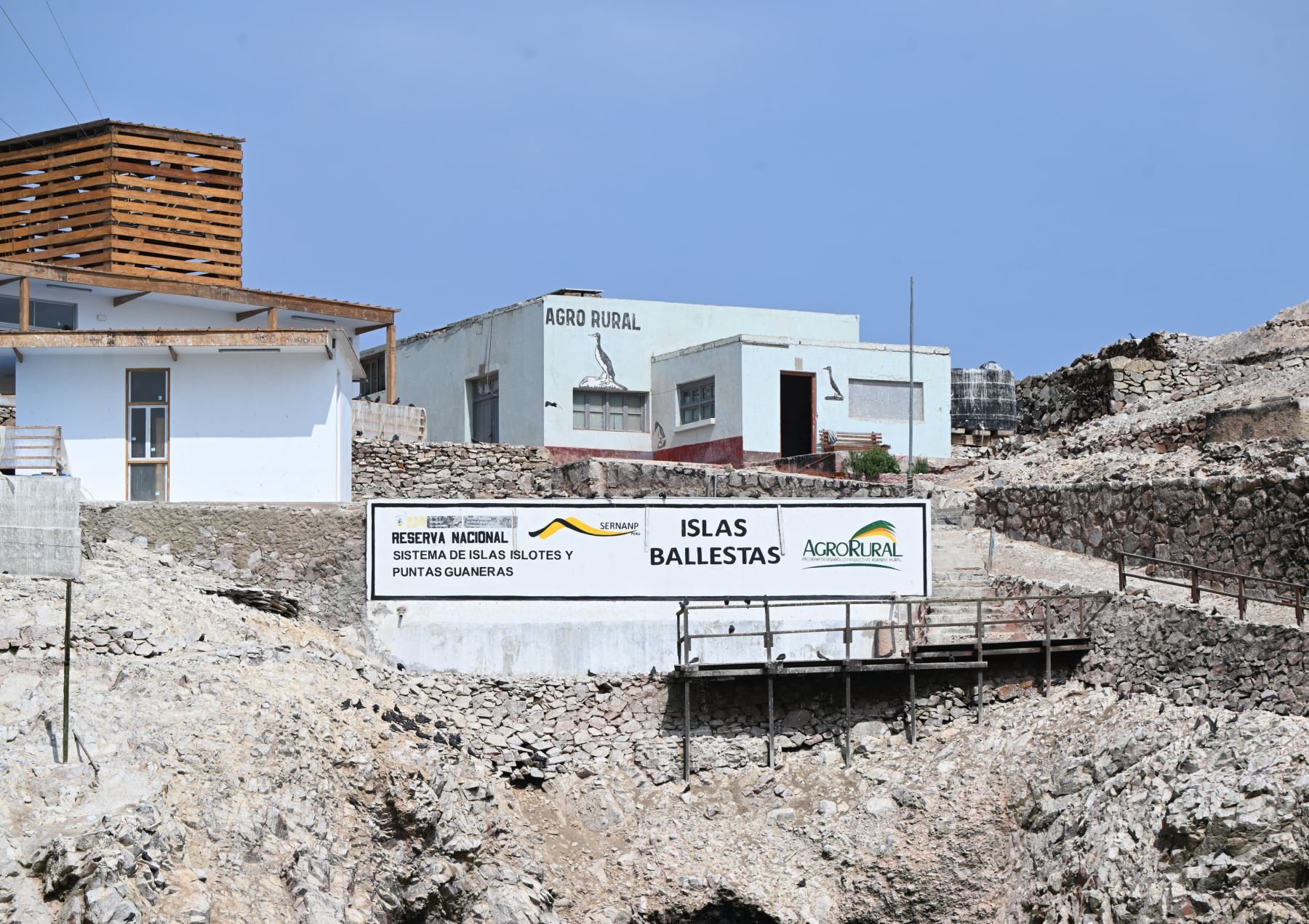 Sernanp inauguró un puesto de vigilancia en las Islas Ballestas, ubicada en el mar de Ica, que ayudará a fortalecer la conservación de esa área natural protegida. ANDINA/Difusión