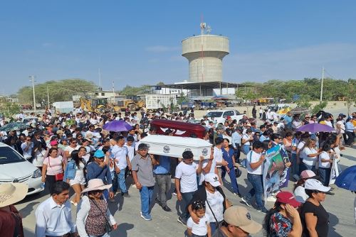 Escenas de dolor y de profunda tristeza, rabia e impotencia, en algunos casos, se producen en las familias de las víctimas del accidente ocurrido el sábado 23 de noviembre en Moyobamba, región San Martín,