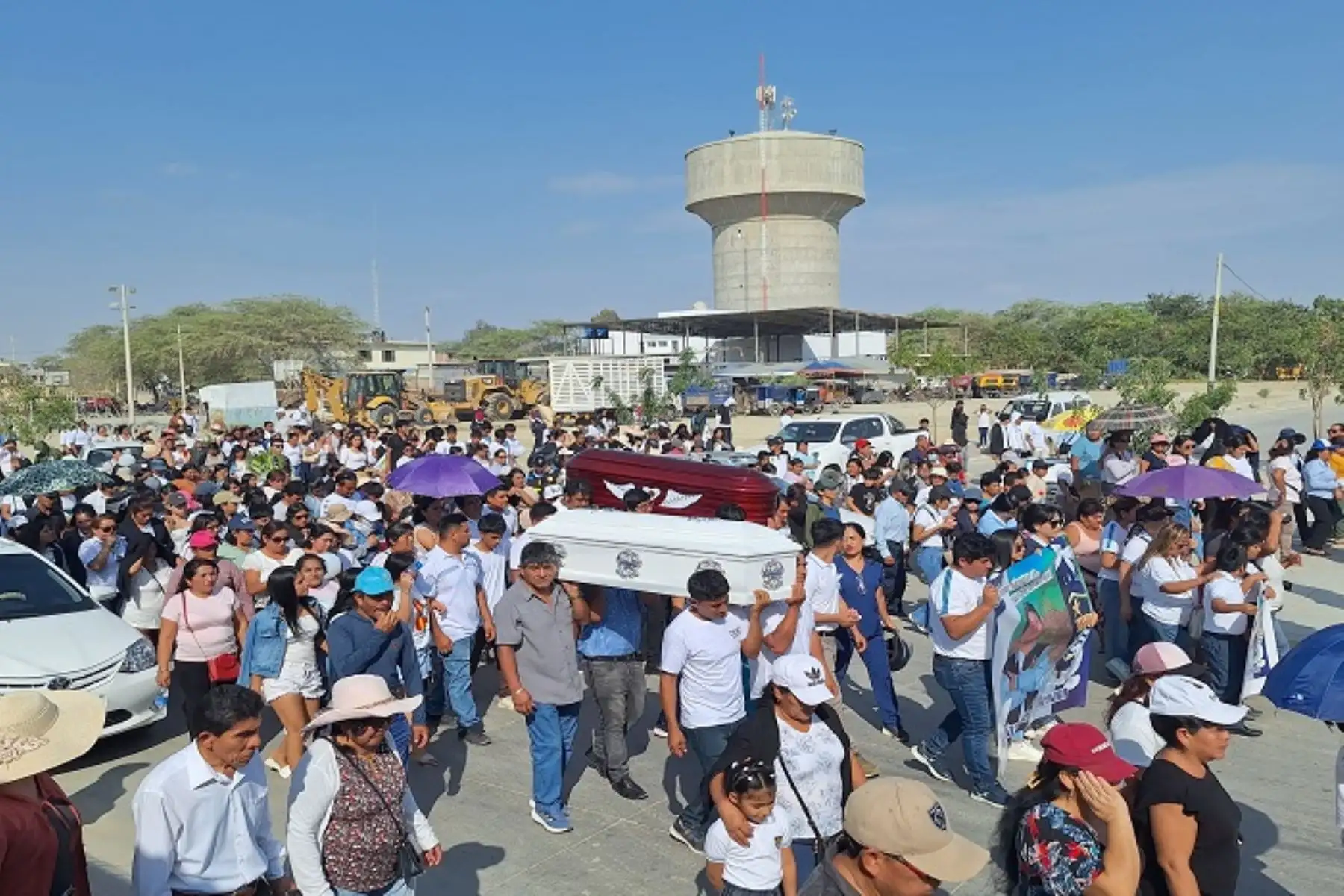 Escenas de dolor y de profunda tristeza, rabia e impotencia, en algunos casos, se producen en las familias de las víctimas del accidente ocurrido el sábado 23 de noviembre en Moyobamba, región San Martín,