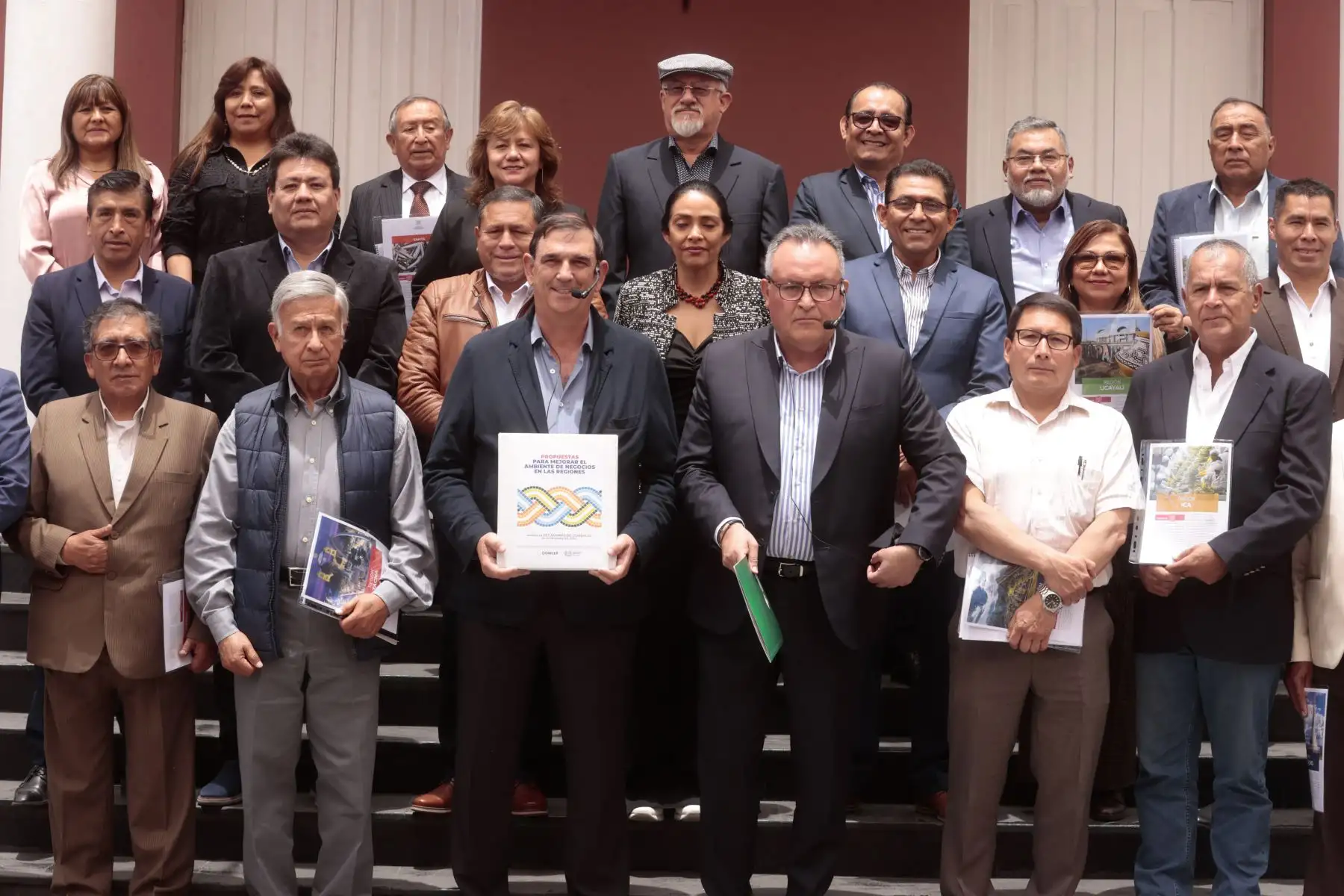 CONFIEP y 23 Cámaras de Comercio Regionales presentan 40 propuestas priorizadas para mejorar el clima de negocios en las regiones. CADE 2024 Arequipa. Foto: ANDINA/Vidal Tarqui