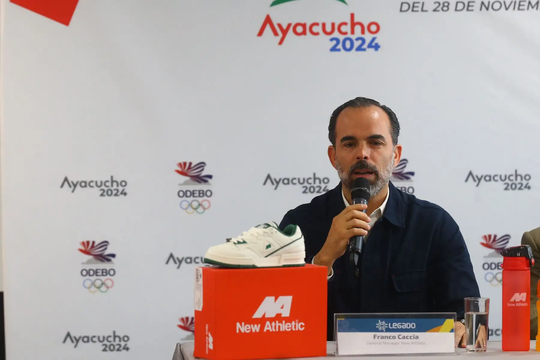 A 2 días de la inauguración de los Juegos Bolivarianos del Bicentenario 2024, los voluntarios reciben indumentaria oficial del certamen deportivo. En la imagen, Enrique Fernández, Director Ejecutivo del Proyecto Especial Legado.
Foto: ANDINA/Eddy Ramos