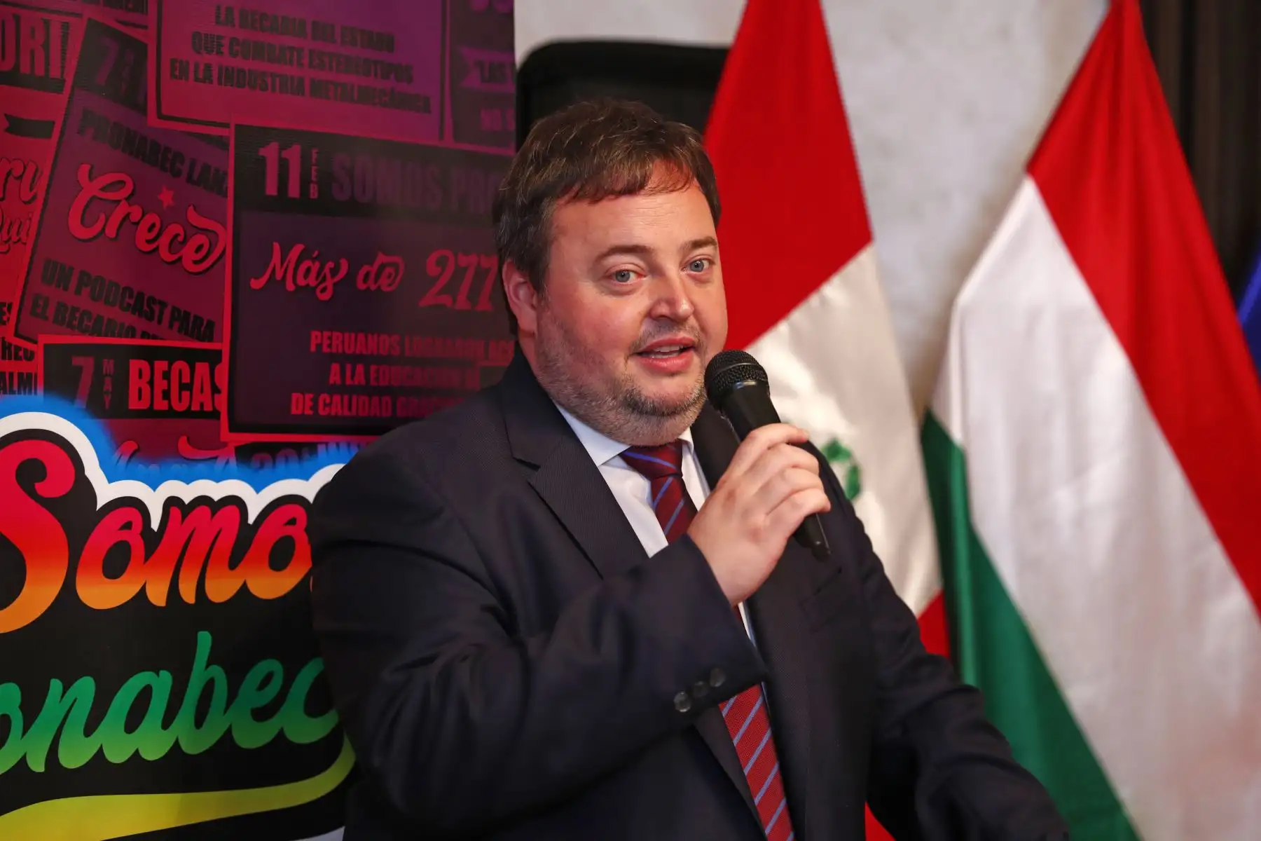 El embajador de Hungría en el Perú, András Beck, estuvo presente durante la firma de renovación del acuerdo interinstitucional entre PRONABEC y la Embajada de Hungría para el otorgamiento de becas Stipendium Hungaricum que ofrece hasta 20 becas estudiantiles completas a jóvenes profesionales peruanos. Foto: ANDINA/Daniel Bracamonte