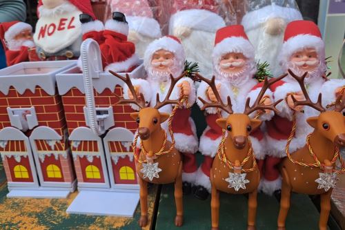 Se inicia las ventas de artículos navideños en Mesa Redonda