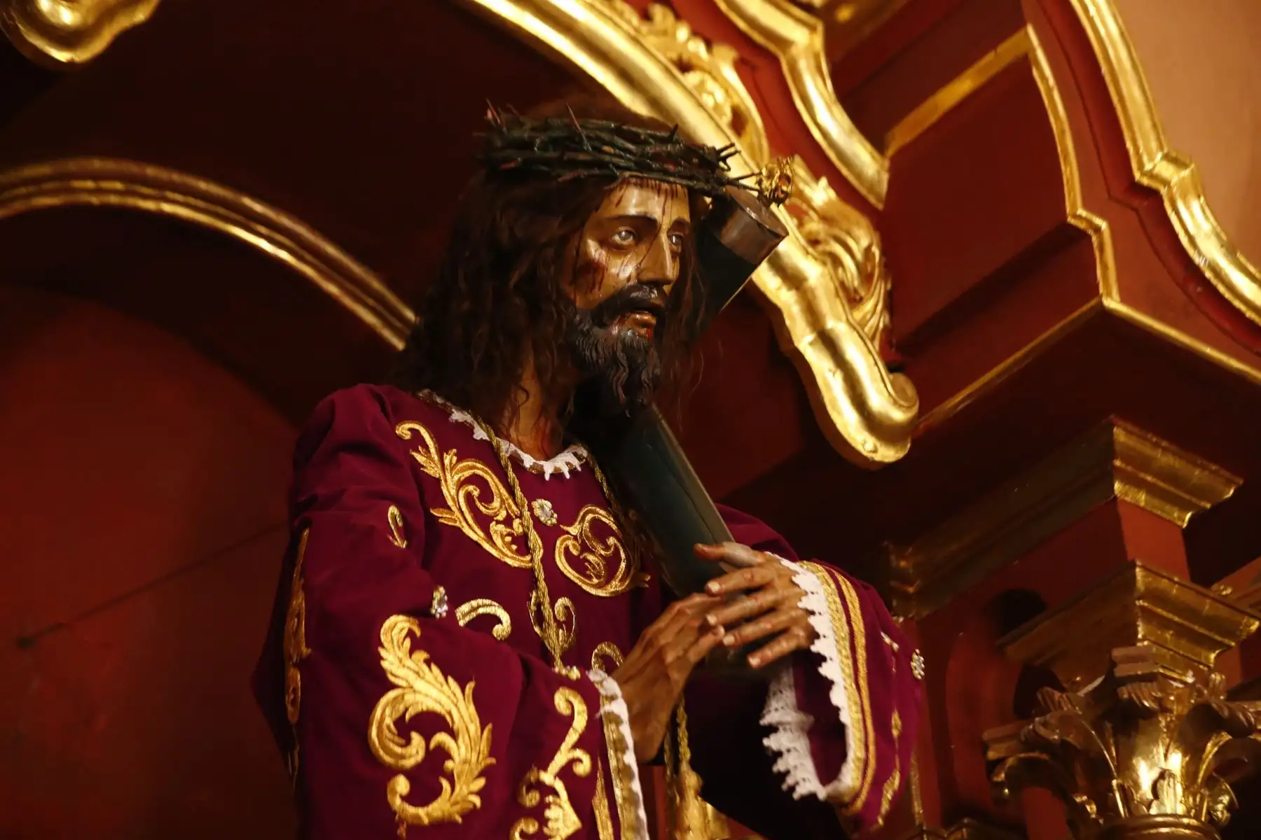 El interior del templo ha sufrido una serie de refacciones en sus altares y retablos, pero siempre se han mantenido las características de sus capillas y solo algunas imágenes han cambiado de orden por los terremotos, explica, por su parte, el historiador Juan Carlos Huaraj. Foto: ANDINA/Daniel Bracamonte