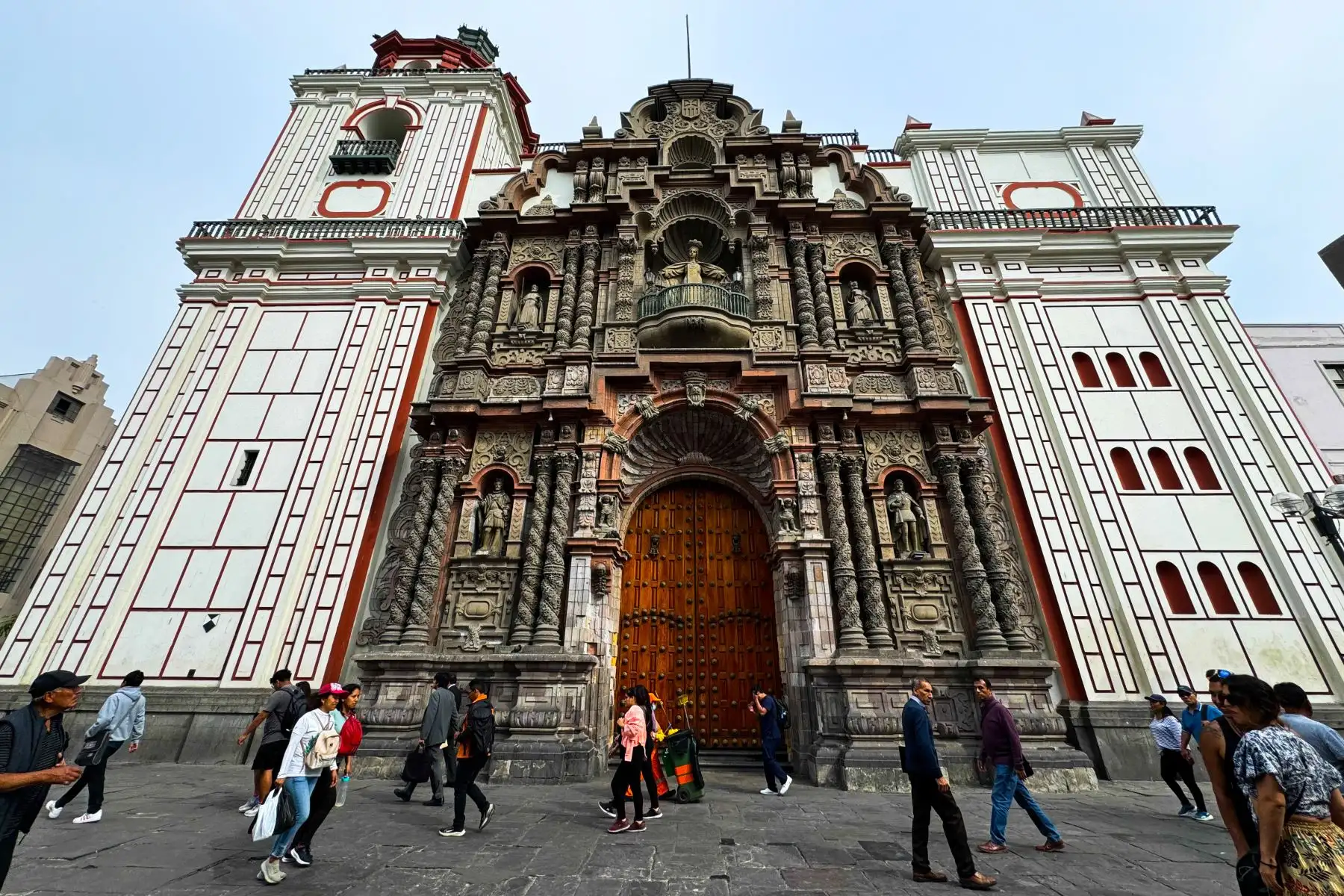 El jueves 12 de diciembre de 2024 se cumplieron 100 años desde que el papa Pío XI le otorgó el título de basílica menor a la iglesia de Nuestra Señora de la Merced, ubicada en el corazón de Lima, en el jirón de la Unión. Foto: ANDINA/Daniel Bracamonte