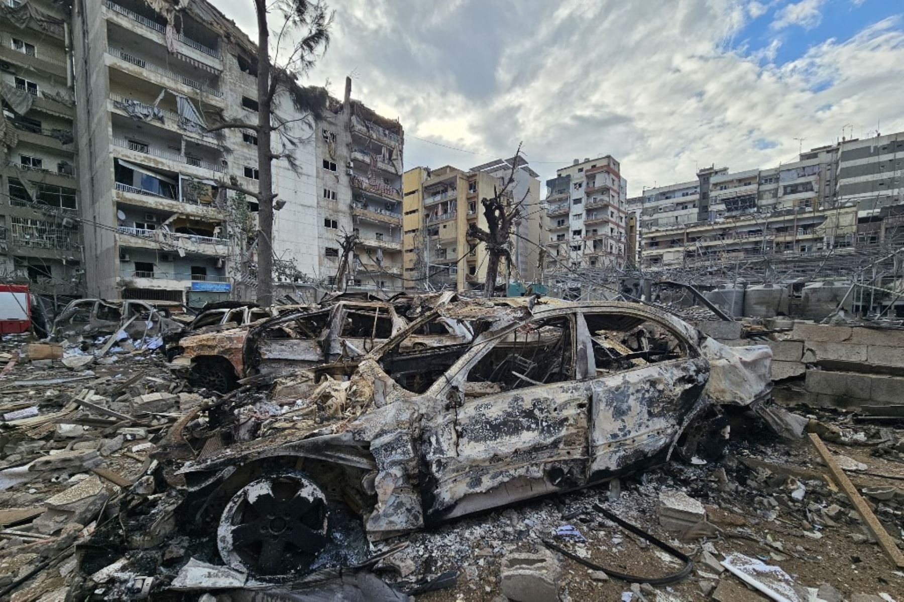 Destrucción y los escombros en el suburbio de Haret Hreik, en el sur de Beirut, el 27 de noviembre de 2024, que fue blanco de ataques israelíes horas antes de que entrara en vigor un alto el fuego entre Hezbolá e Israel. Foto: AFP