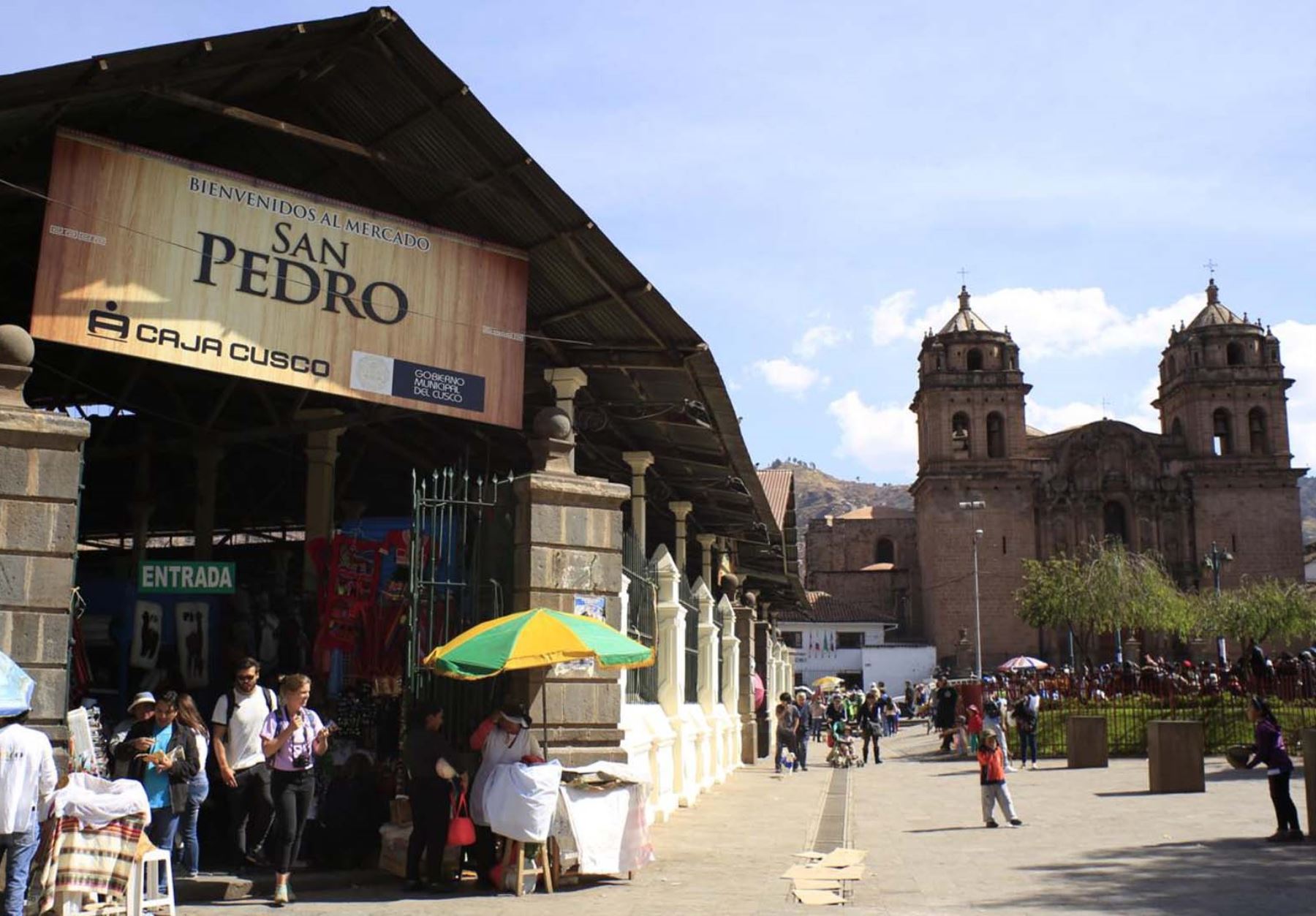 El tradicional mercado San Pedro de Cusco fue declarado monumento integrante del Patrimonio Cultural de la Nación por el Ministerio de Cultura.