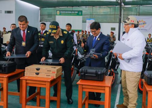 El Gobierno Regional de Arequipa entregó motocicletas, drones y otros equipos a la División de Investigación Criminal de la Policía Nacional para fortalecer la investigación criminal. ANDINA/Difusión