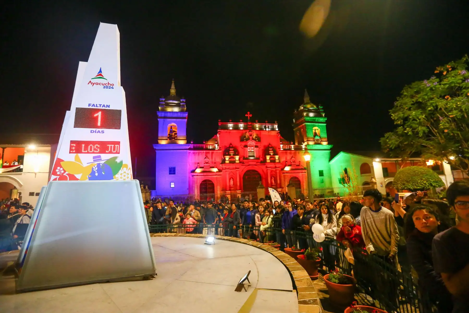 Desde la Plaza de Armas de Ayacucho, se realizó la ceremonia oficial de encendido de la antorcha olímpica de los Juegos Bolivarianos Bicentenario Ayacucho 2024, que se inauguran el jueves 28 de noviembre y culminan el 8 de diciembre. Foto: ANDINA/Eddy Ramos