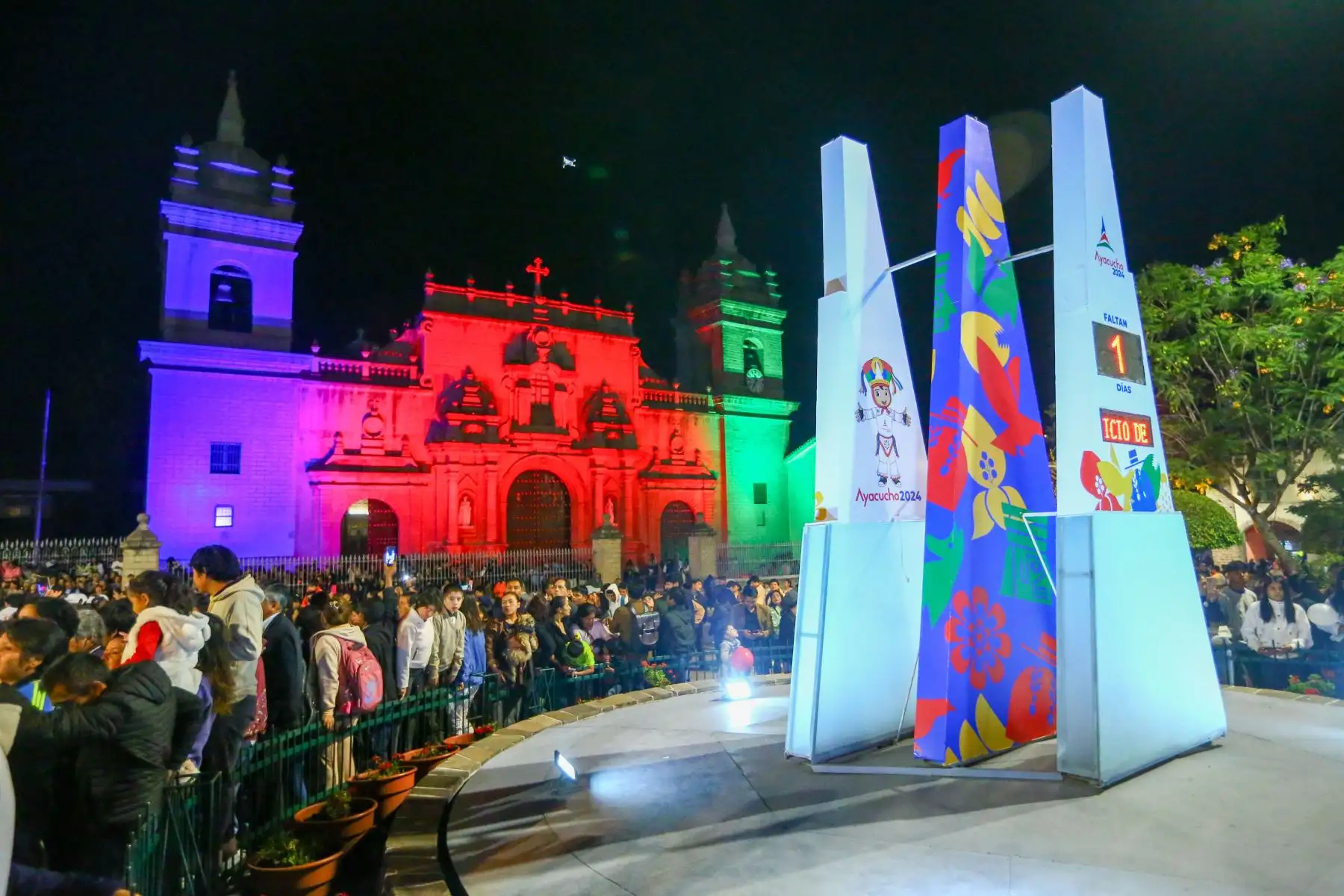 Desde la Plaza de Armas de Ayacucho, se realizó la ceremonia oficial de encendido de la antorcha olímpica de los Juegos Bolivarianos Bicentenario Ayacucho 2024, que se inauguran el jueves 28 de noviembre y culminan el 8 de diciembre. Foto: ANDINA/Eddy Ramos