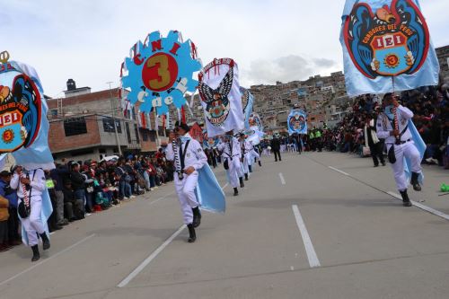 Diversas comparsas participaron del desfile en homenaje por el 80° aniversario de la ciudad de Cerro de Pasco. ANDINA/Difusión