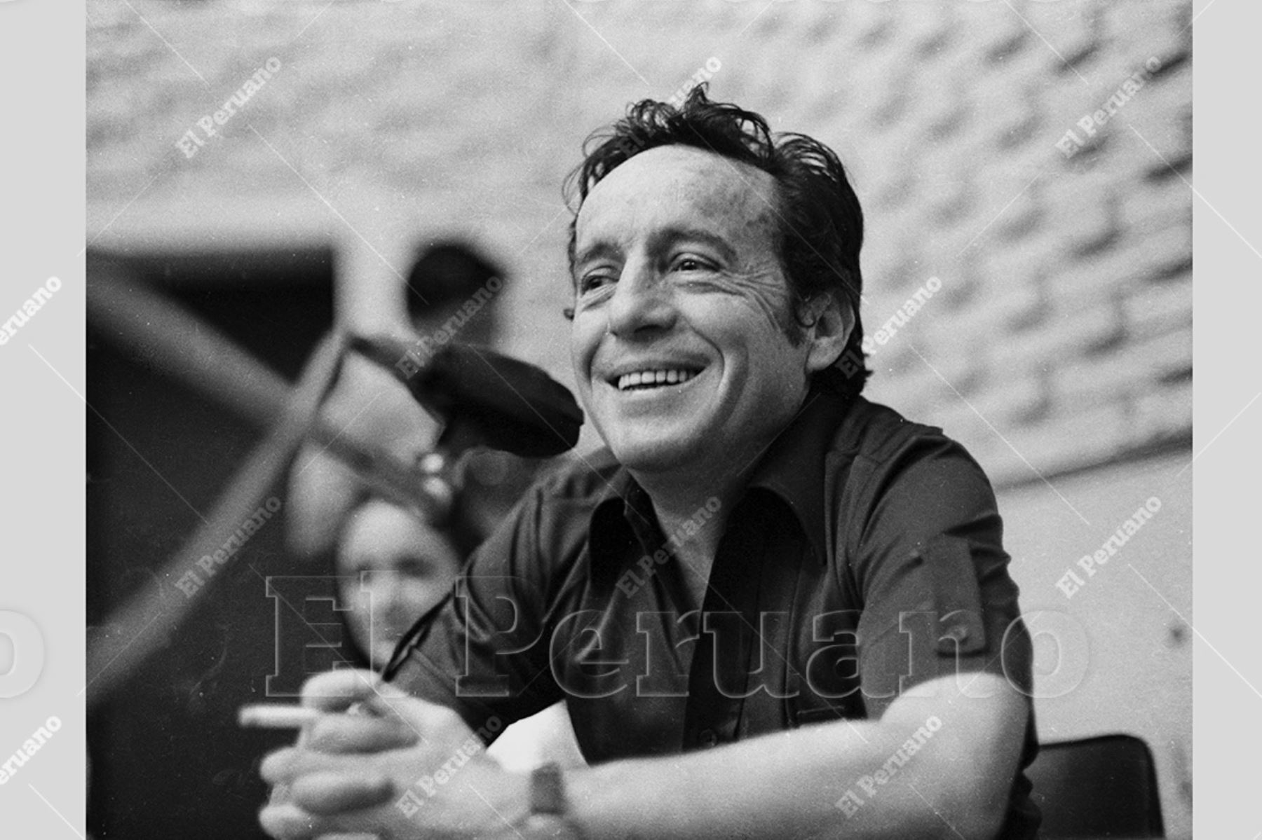 Lima - 30 marzo 1979 / El actor Roberto Gómez Bolaños "Chespirito" durante una conferencia de prensa del elenco de la serie de televisión "El Chavo del 8" que visita el Perú. Foto: Archivo Histórico de El Peruano / Rolando Ángeles