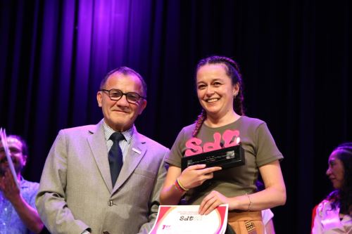 La  ingeniera agrónoma María Verónica Vivar Serrano, representante de Ecuador, se coronó como ganadora del II Certamen Iberoamericano de Monólogos Científicos “Solo de Ciencia”. Foto: Concytec