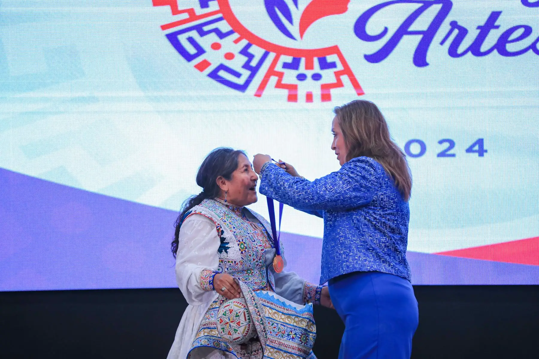 Premio Nacional a la Mujer Artesana. Foto: ANDINA/Prensa Presidencia