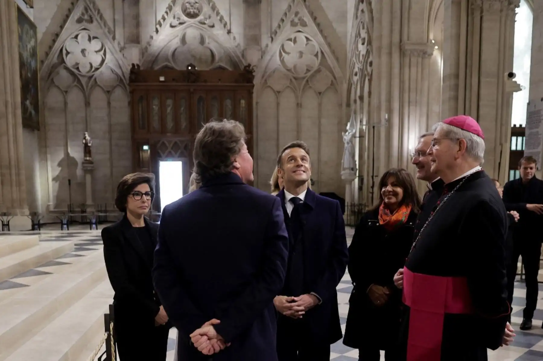 Macron se comprometió a reabrir el edificio en un plazo de cinco años, lo que suscitó cierto escepticismo en su momento. Ahora presenta su reapertura como el colofón de un año de "orgullo francés", tras el éxito de los Juegos Olímpicos y Paralímpicos de París-2024, y en un momento en el que está debilitado políticamente. Foto: AFP