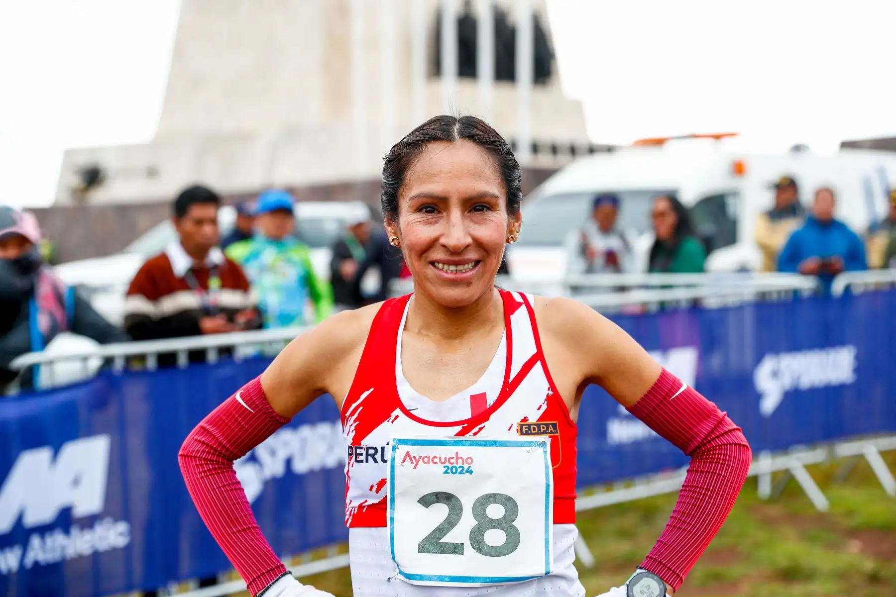 Las atletas peruanas Jovana de la Cruz y Gladys Tejada triunfaron en la carrera cross country de 8km de los Juegos Bolivarianos Bicentenario Ayacucho 2024, consiguiendo las medallas de oro y plata respectivamente en la histórica Pampa de Ayacucho. Foto: ANDINA/Daniel Bracamonte