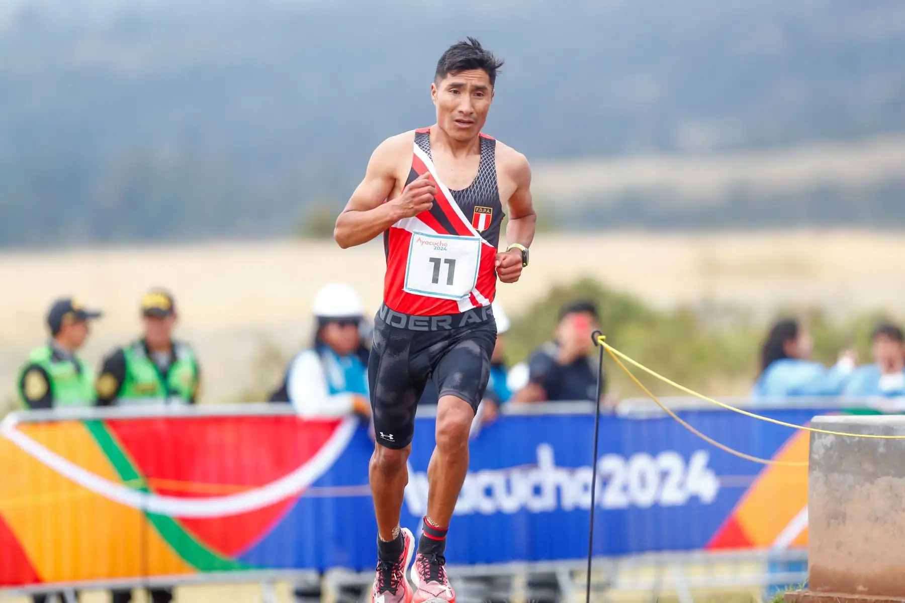 En la emblemática e histórica Pampa de Ayacucho se realizó la carrera cross country de 10k de los Juegos Bolivarianos Bicentenario Ayacucho 2024, en la que los atletas peruanos Walter Nina y José Luis Rodríguez consiguieron las medallas de oro y plata respectivamente. Foto: ANDINA/Daniel Bracamonte