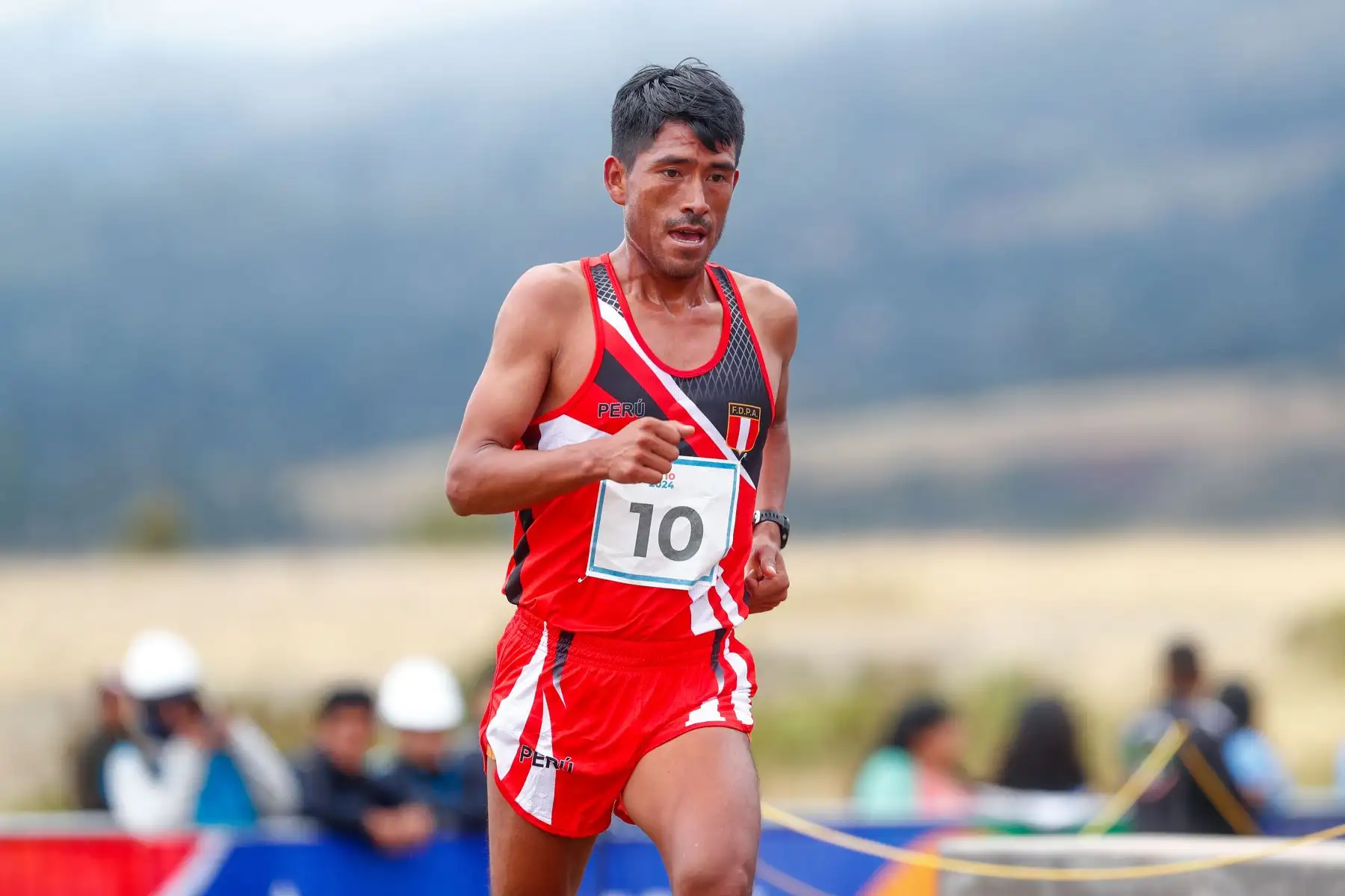 En la emblemática e histórica Pampa de Ayacucho se realizó la carrera cross country de 10k de los Juegos Bolivarianos Bicentenario Ayacucho 2024, en la que los atletas peruanos Walter Nina y José Luis Rodríguez consiguieron las medallas de oro y plata respectivamente. Foto: ANDINA/Daniel Bracamonte